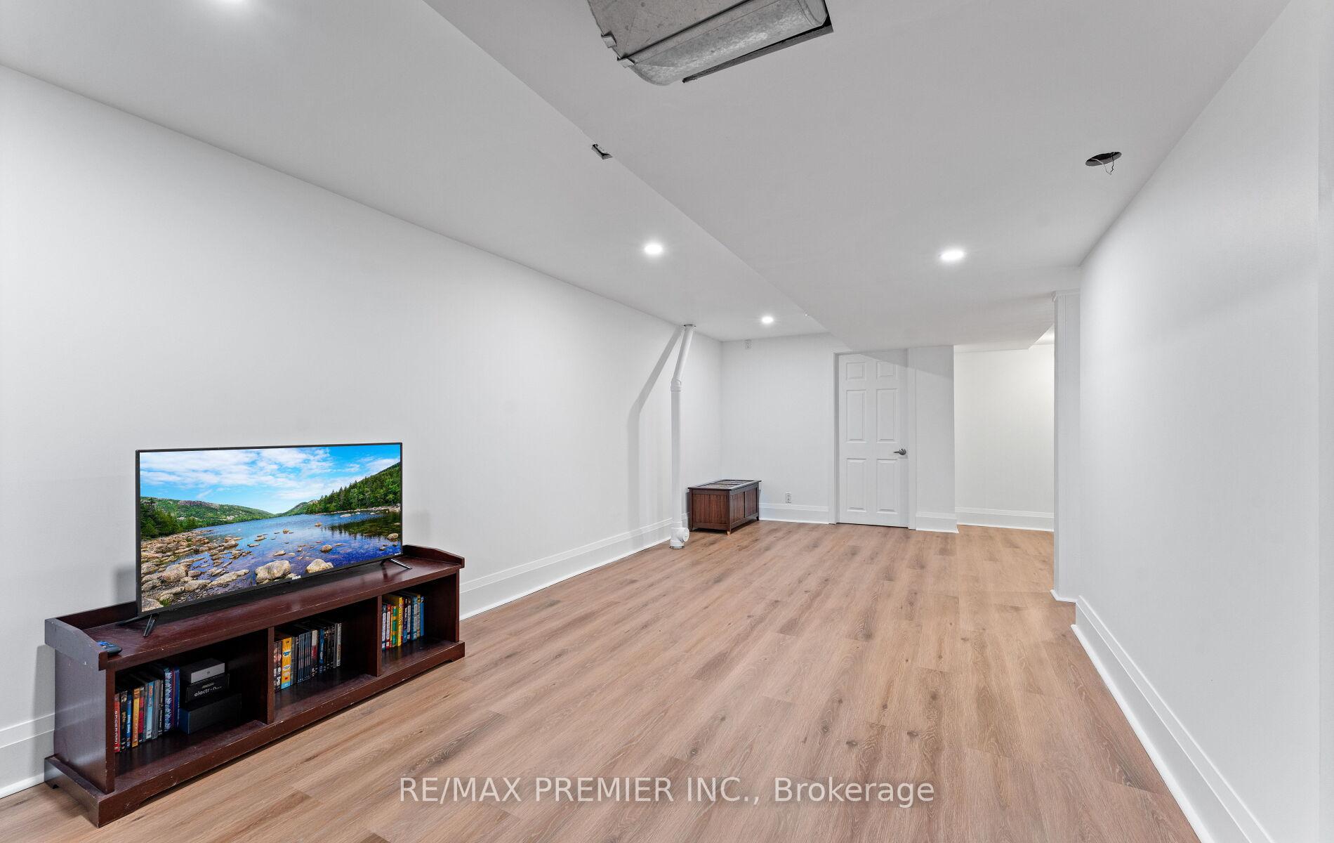 Photo 32 of 10 Cormel Street, Vaughan, Maple — HOMEH