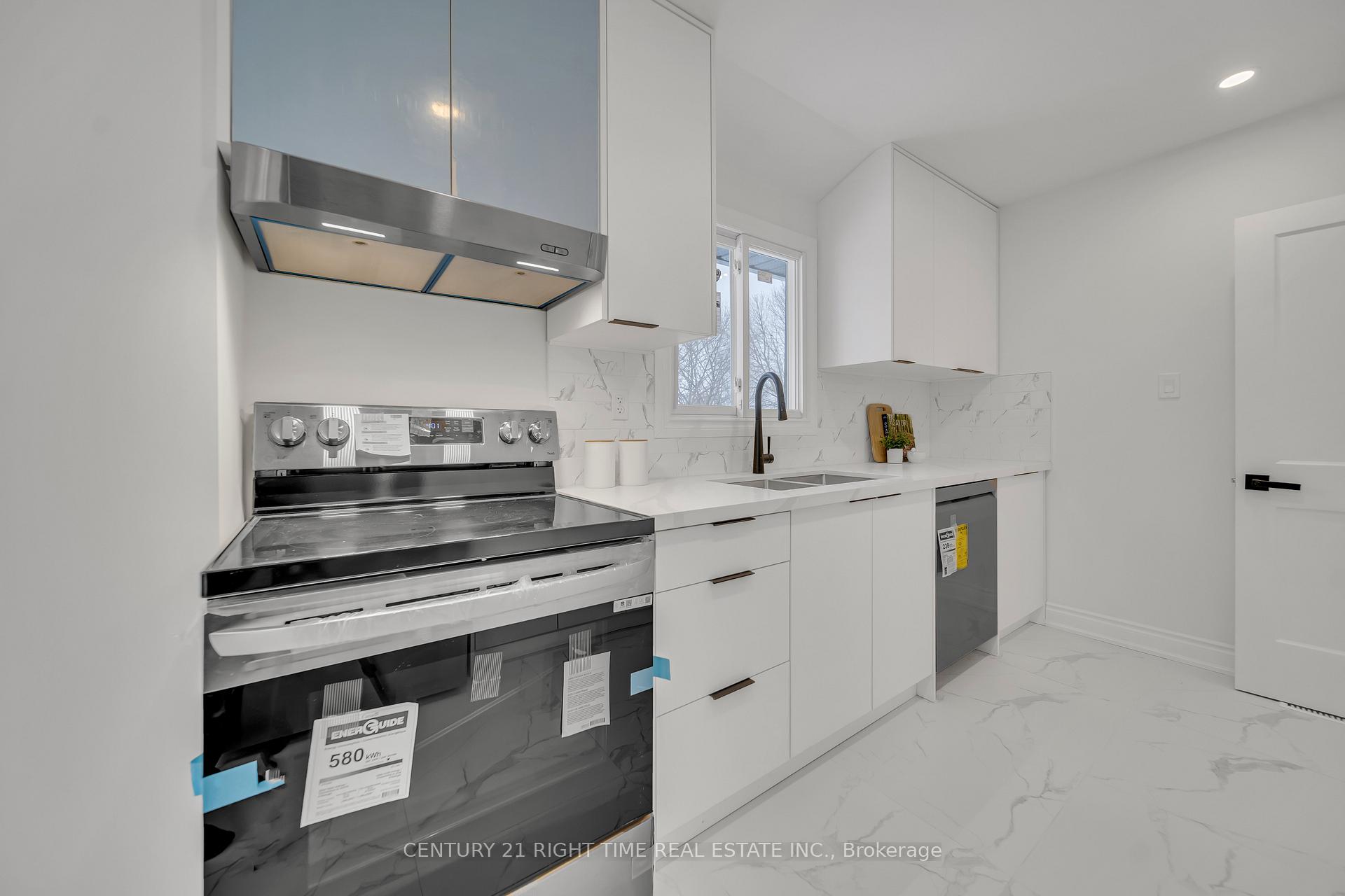 Photo 5 of 50 Lakeside Drive, Kitchener — HOMEH