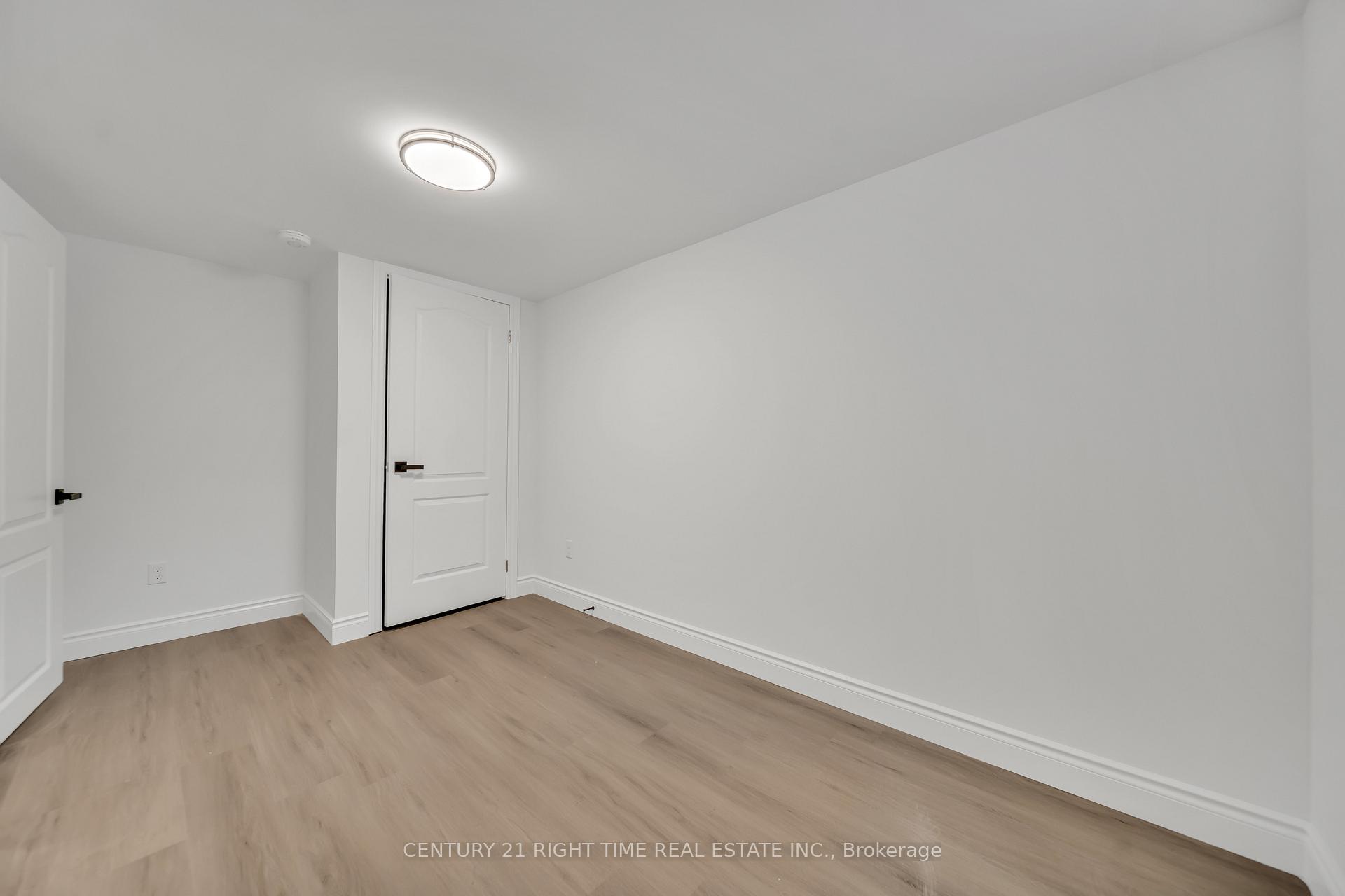 Photo 31 of 50 Lakeside Drive, Kitchener — HOMEH