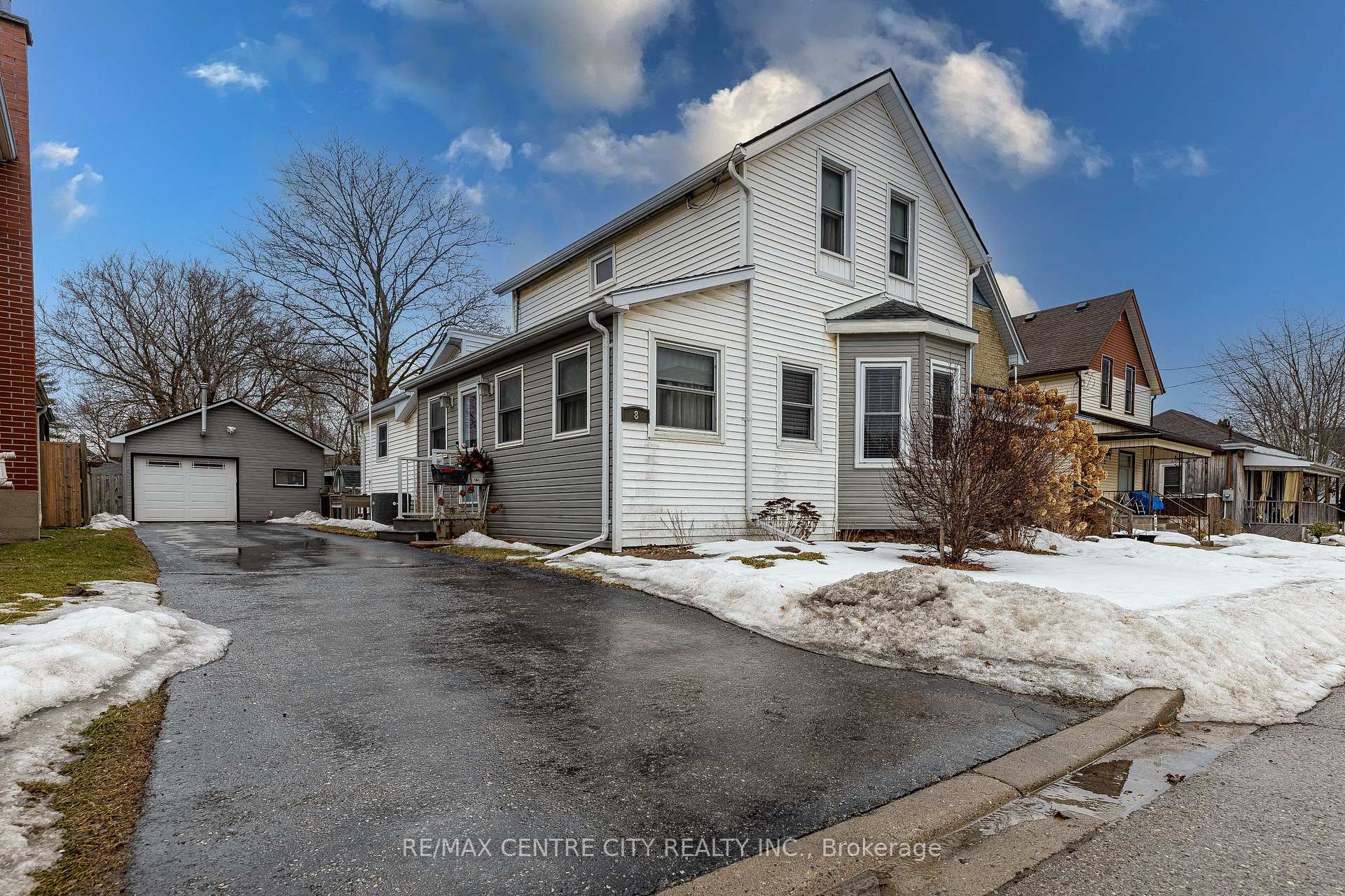 Photo 1 of 8 College Street, St. Thomas — HOMEH