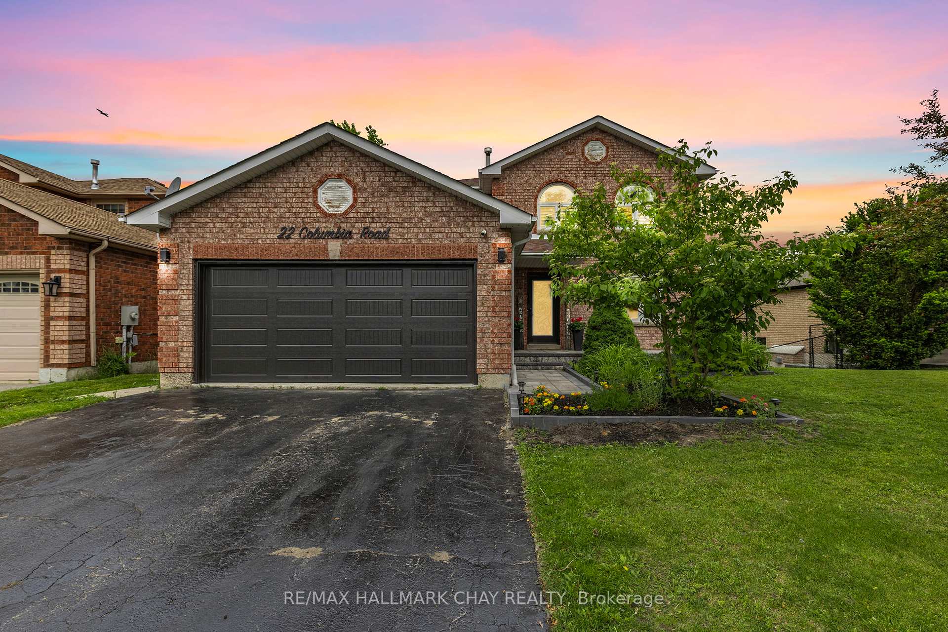 Photo 2 of 22 Columbia Road, Barrie, Holly — HOMEH