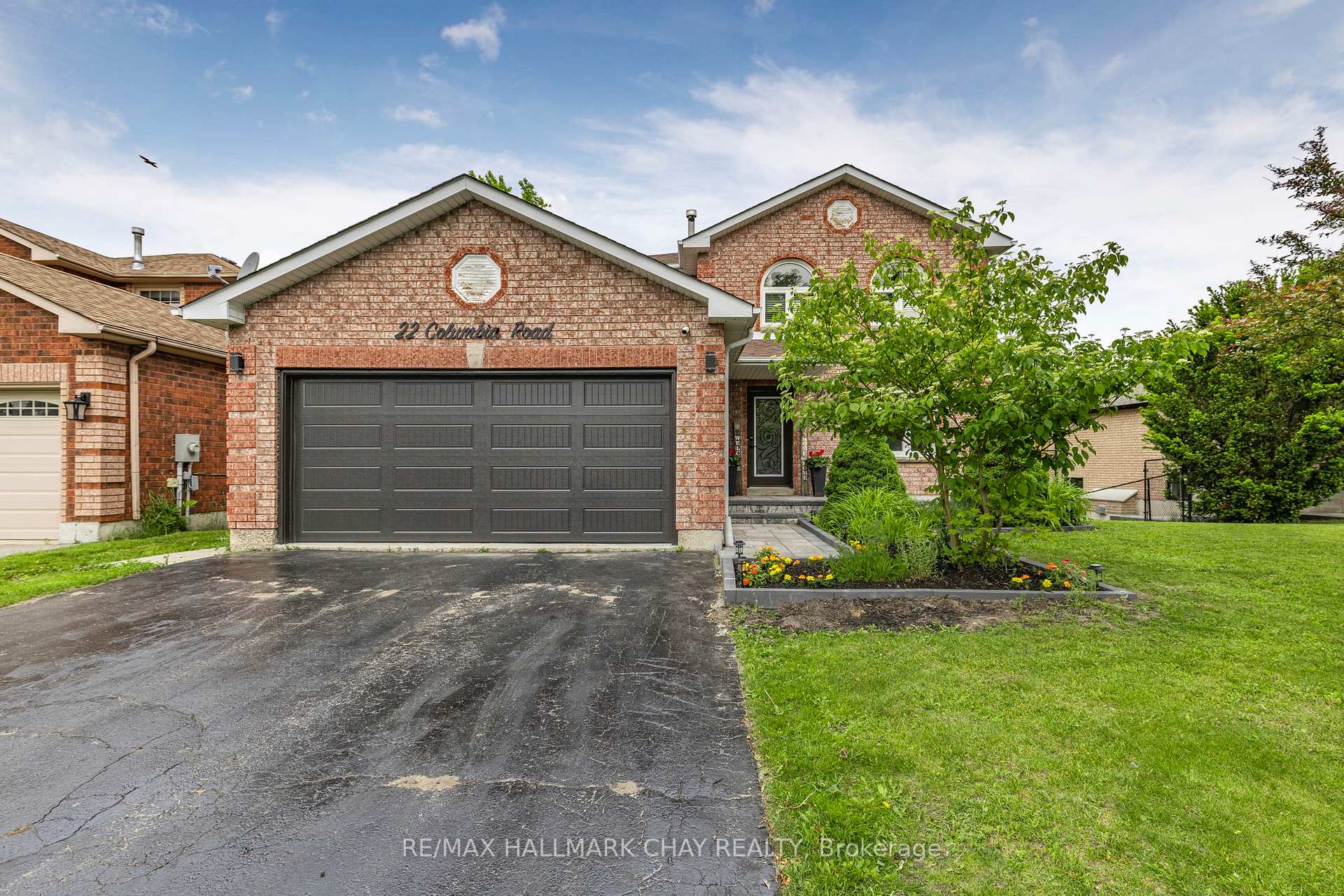 Photo 4 of 22 Columbia Road, Barrie, Holly — HOMEH