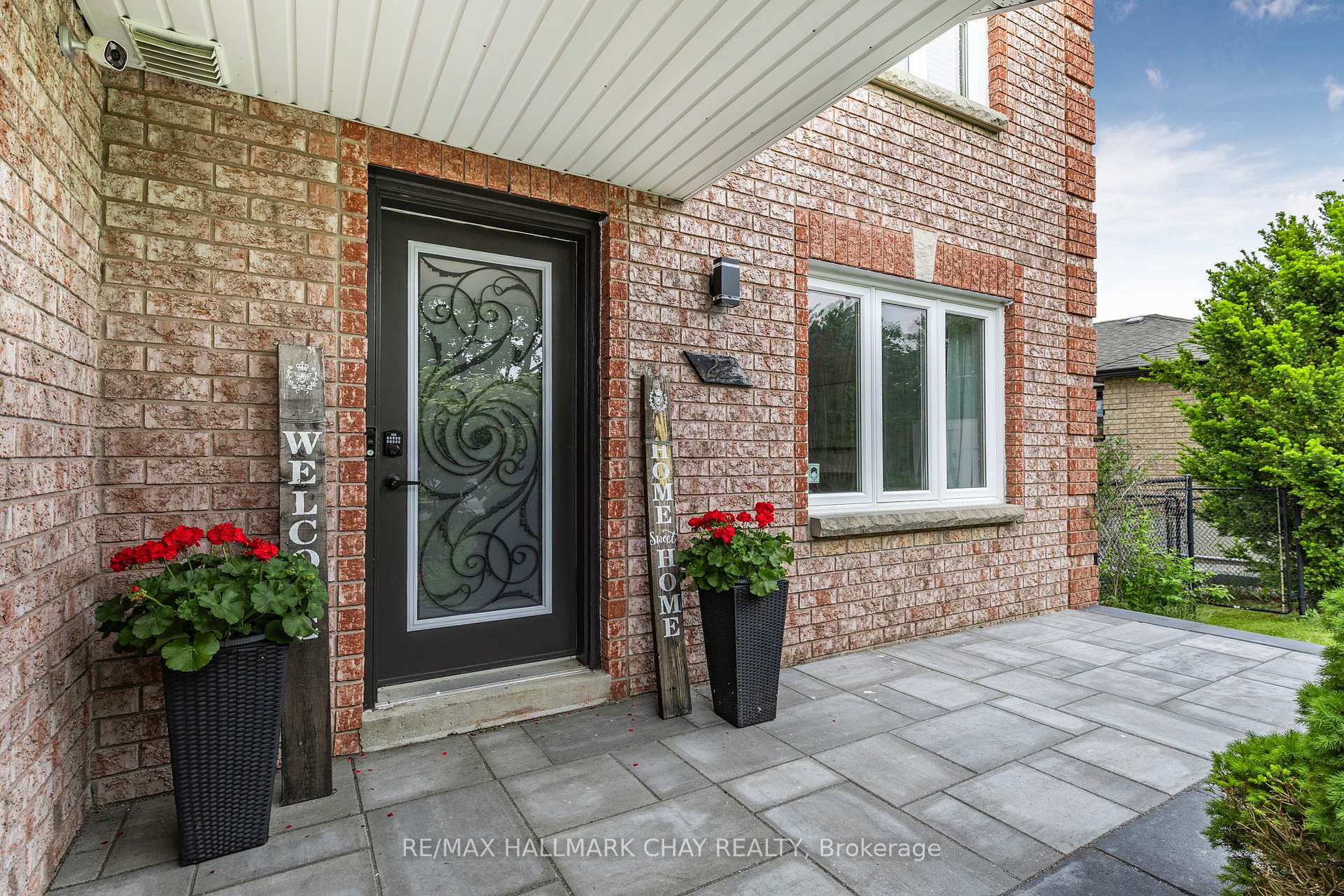 Photo 5 of 22 Columbia Road, Barrie, Holly — HOMEH
