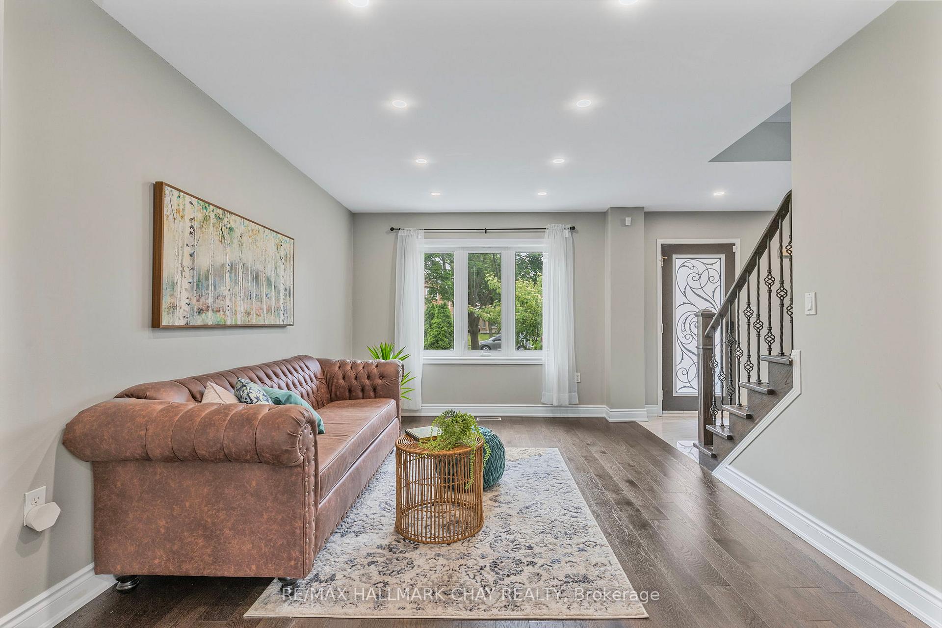 Photo 9 of 22 Columbia Road, Barrie, Holly — HOMEH
