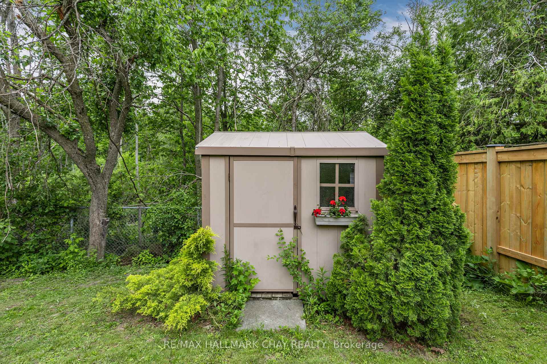 Photo 35 of 22 Columbia Road, Barrie, Holly — HOMEH