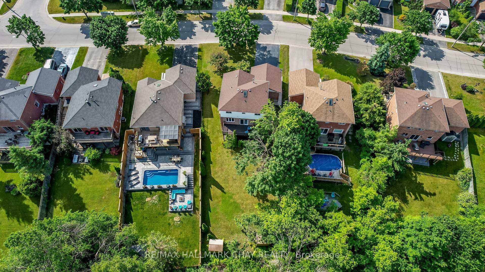 Photo 45 of 22 Columbia Road, Barrie, Holly — HOMEH