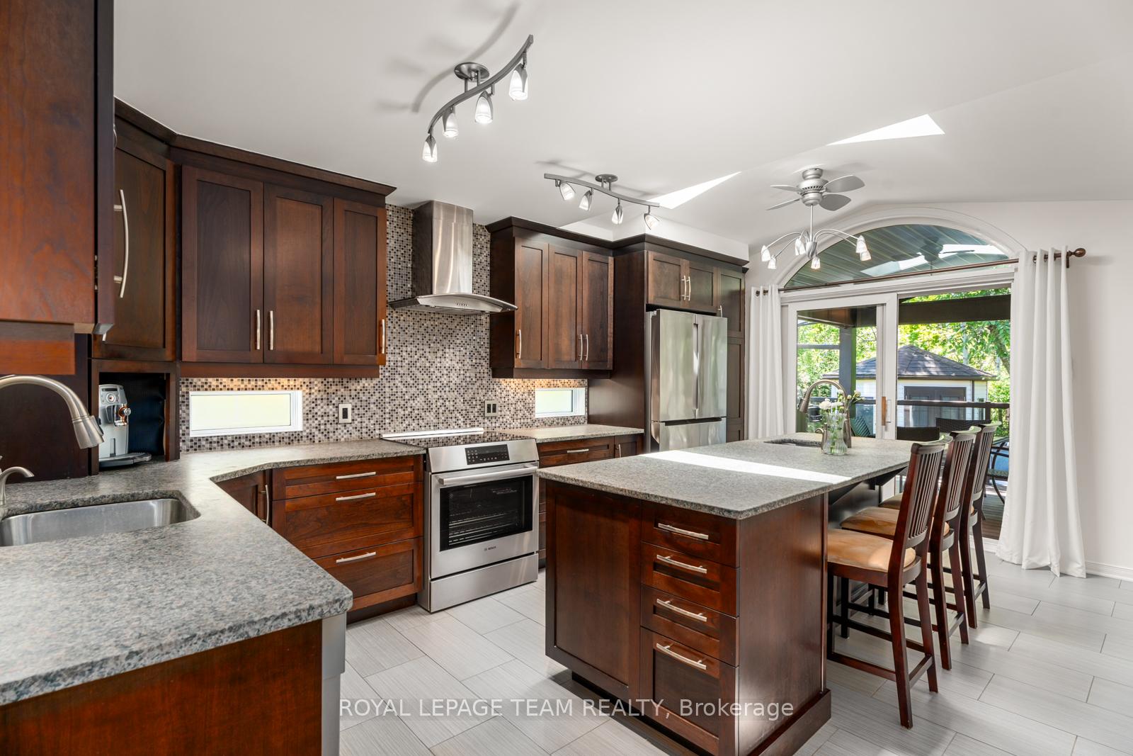 Photo 5 of 1085 Ambercrest Street, Ottawa, Carson Grove — HOMEH