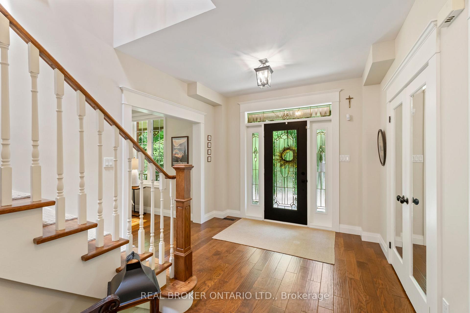 Photo 2 of 8 Oakview Place, Uxbridge — HOMEH