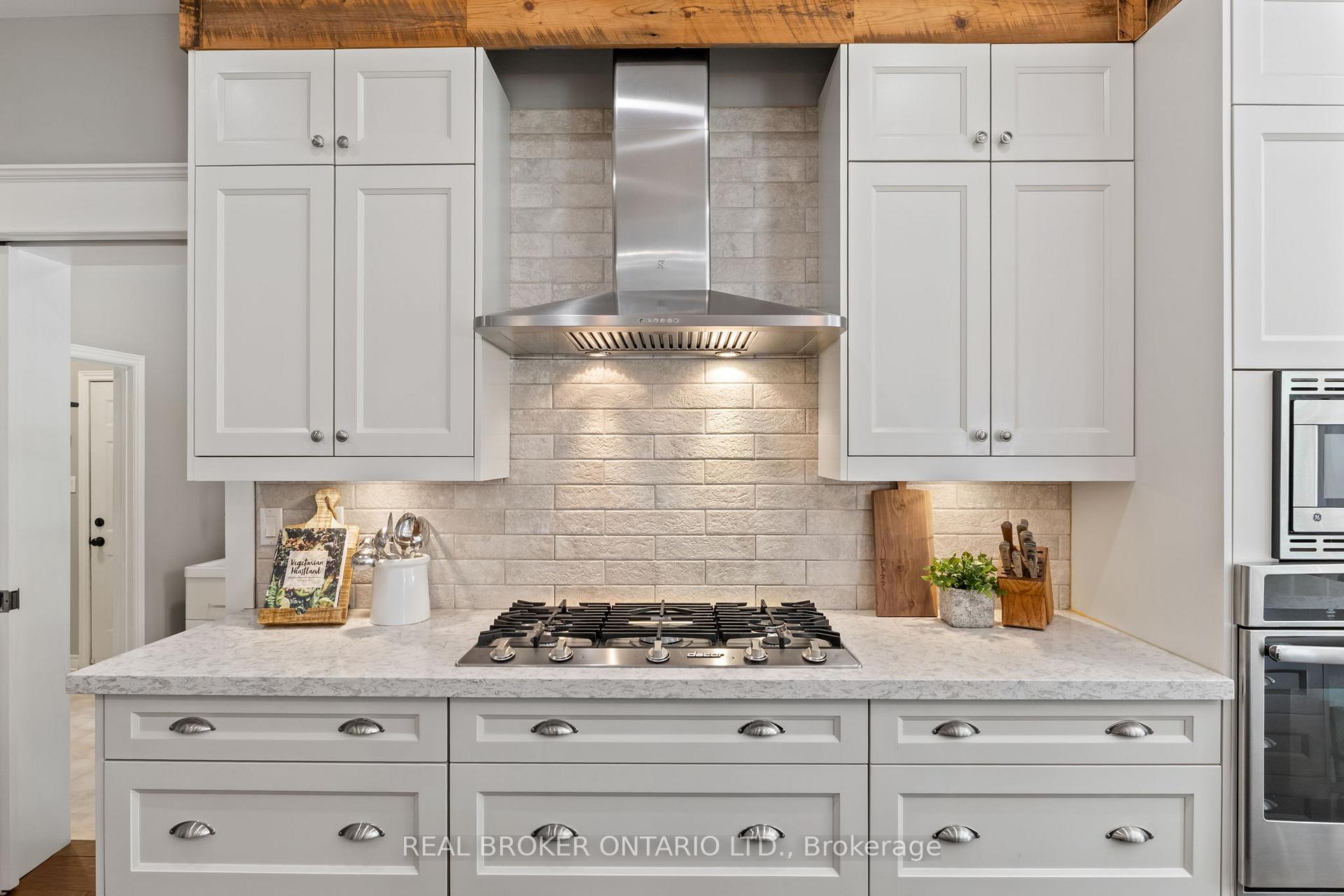 Photo 8 of 8 Oakview Place, Uxbridge — HOMEH