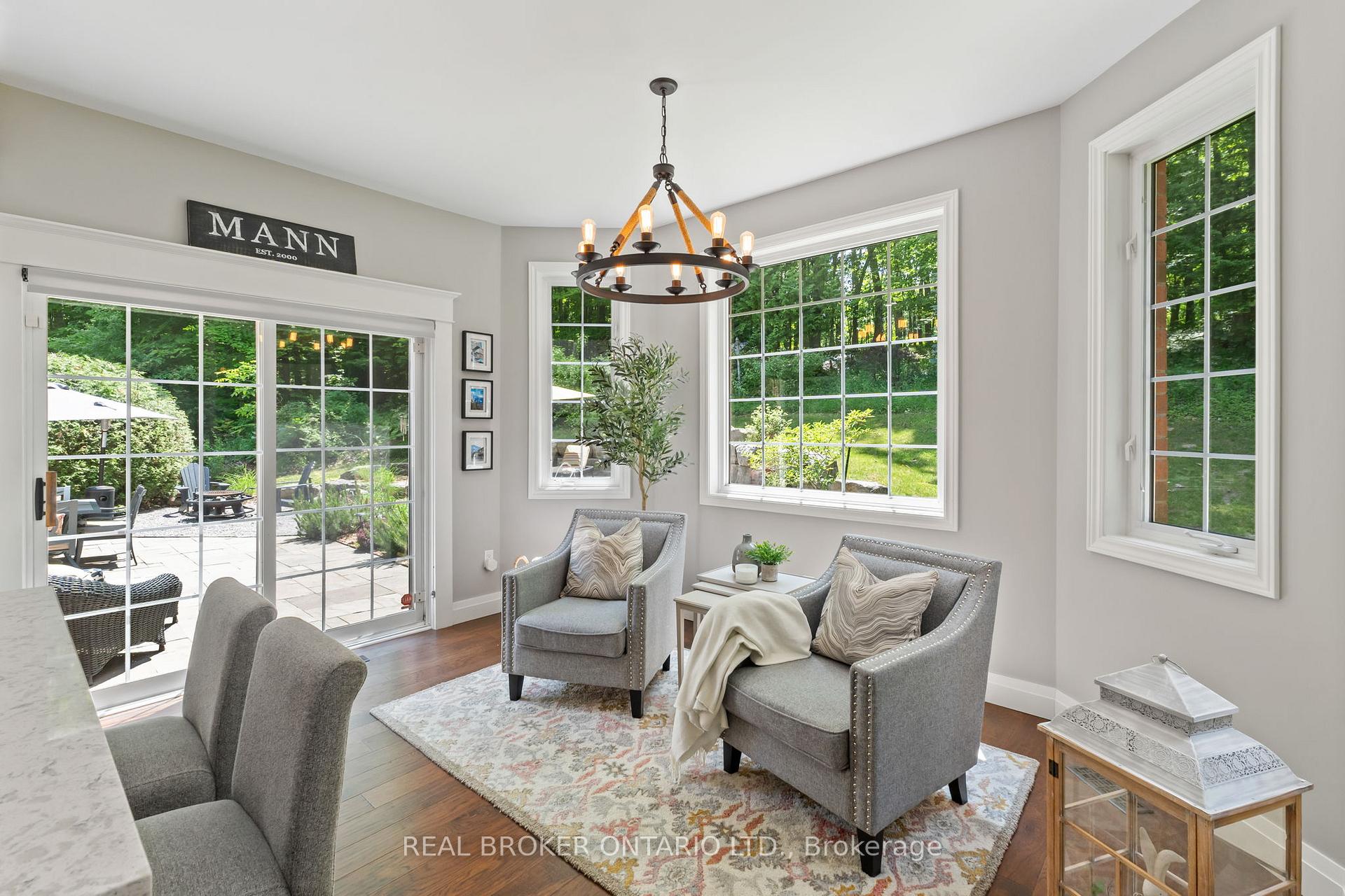 Photo 4 of 8 Oakview Place, Uxbridge — HOMEH