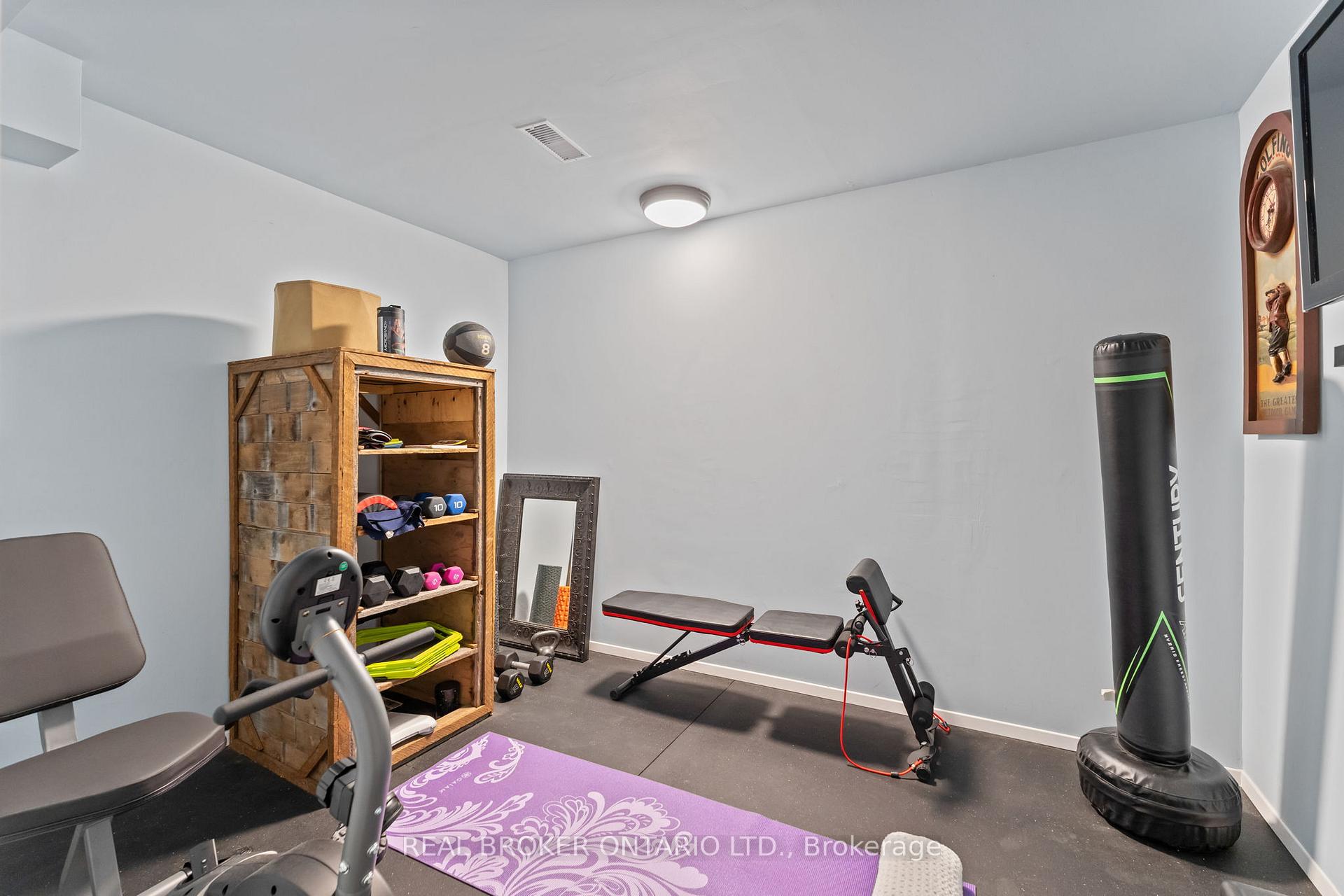Photo 37 of 8 Oakview Place, Uxbridge — HOMEH
