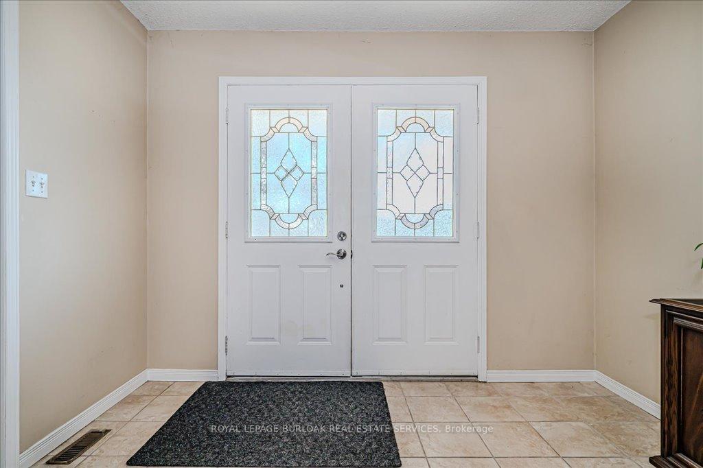 Photo 3 of 15 Lennard Crescent, Hamilton, Dundas — HOMEH