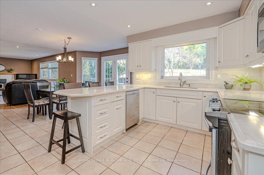 Photo 4 of 15 Lennard Crescent, Hamilton, Dundas — HOMEH