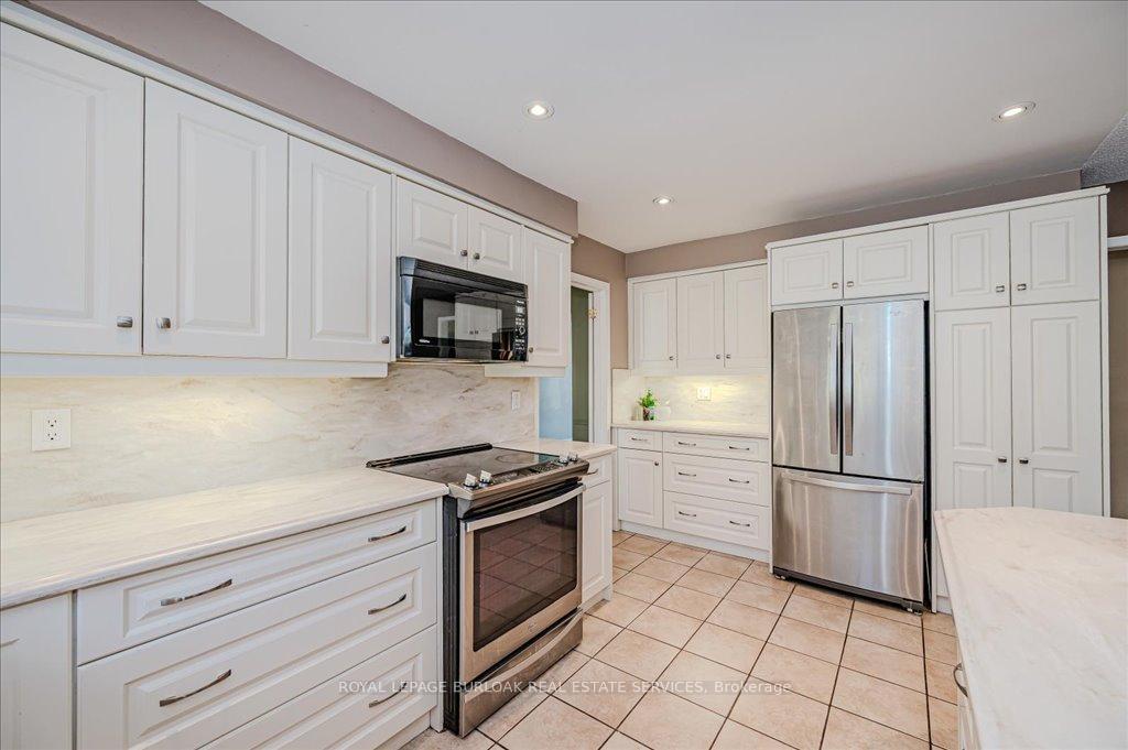 Photo 11 of 15 Lennard Crescent, Hamilton, Dundas — HOMEH
