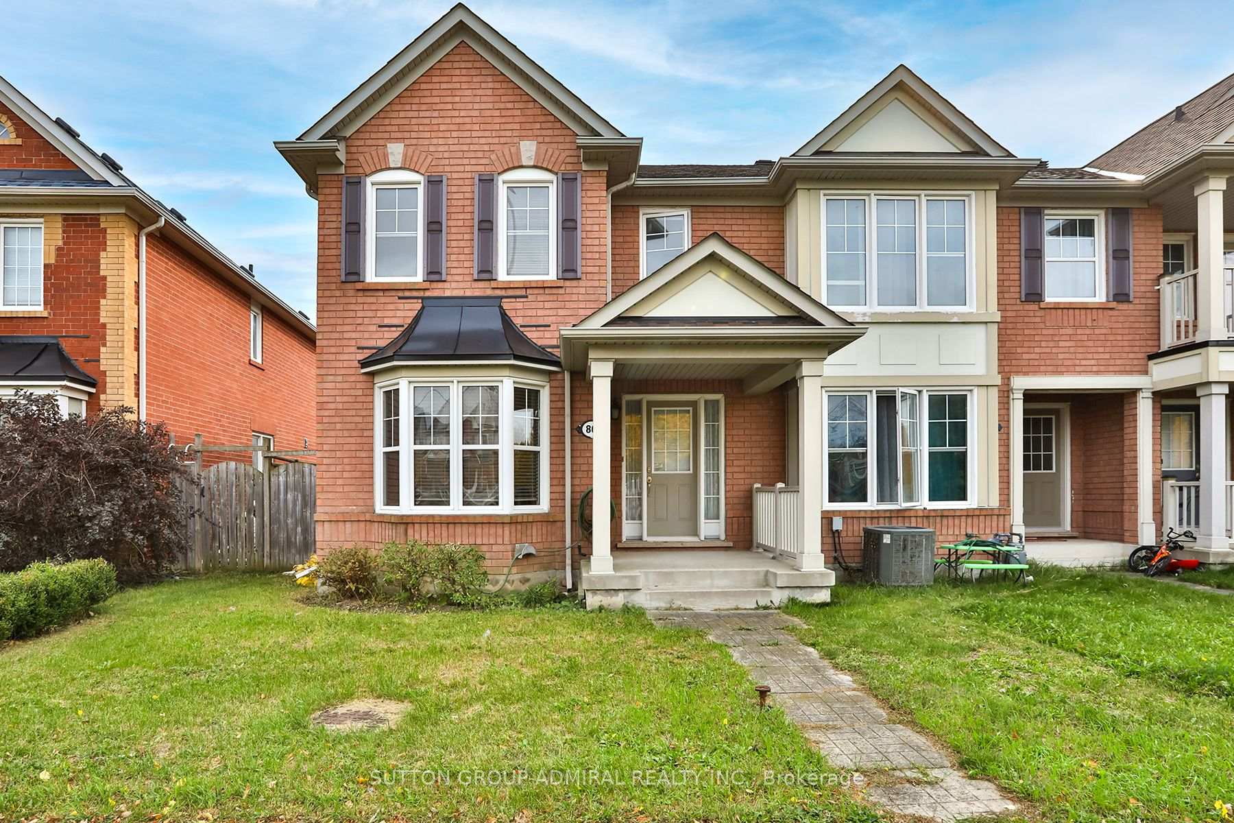 Photo 10 of 86 Gas Lamp Lane, Markham, Cornell — HOMEH