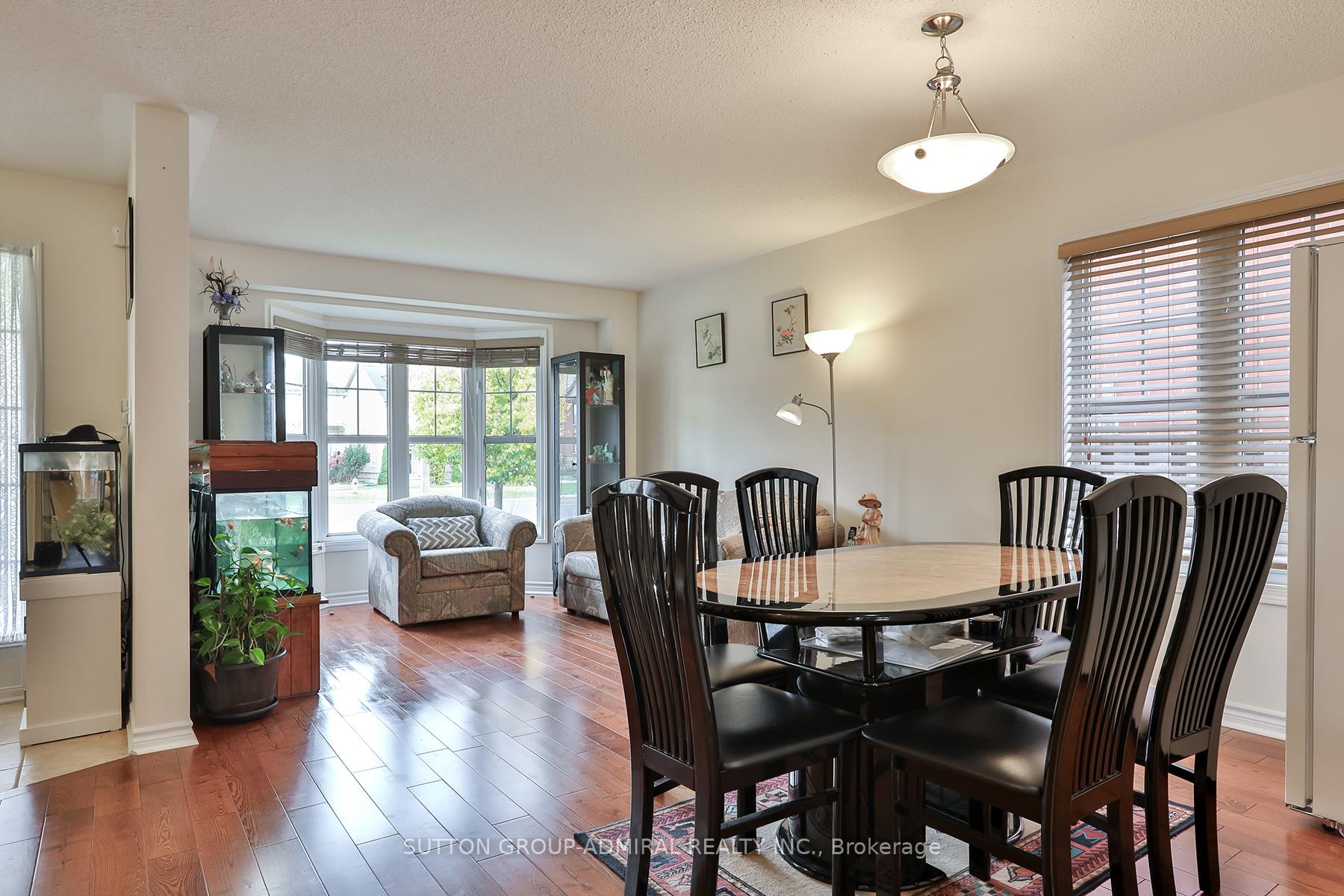 Photo 7 of 86 Gas Lamp Lane, Markham, Cornell — HOMEH