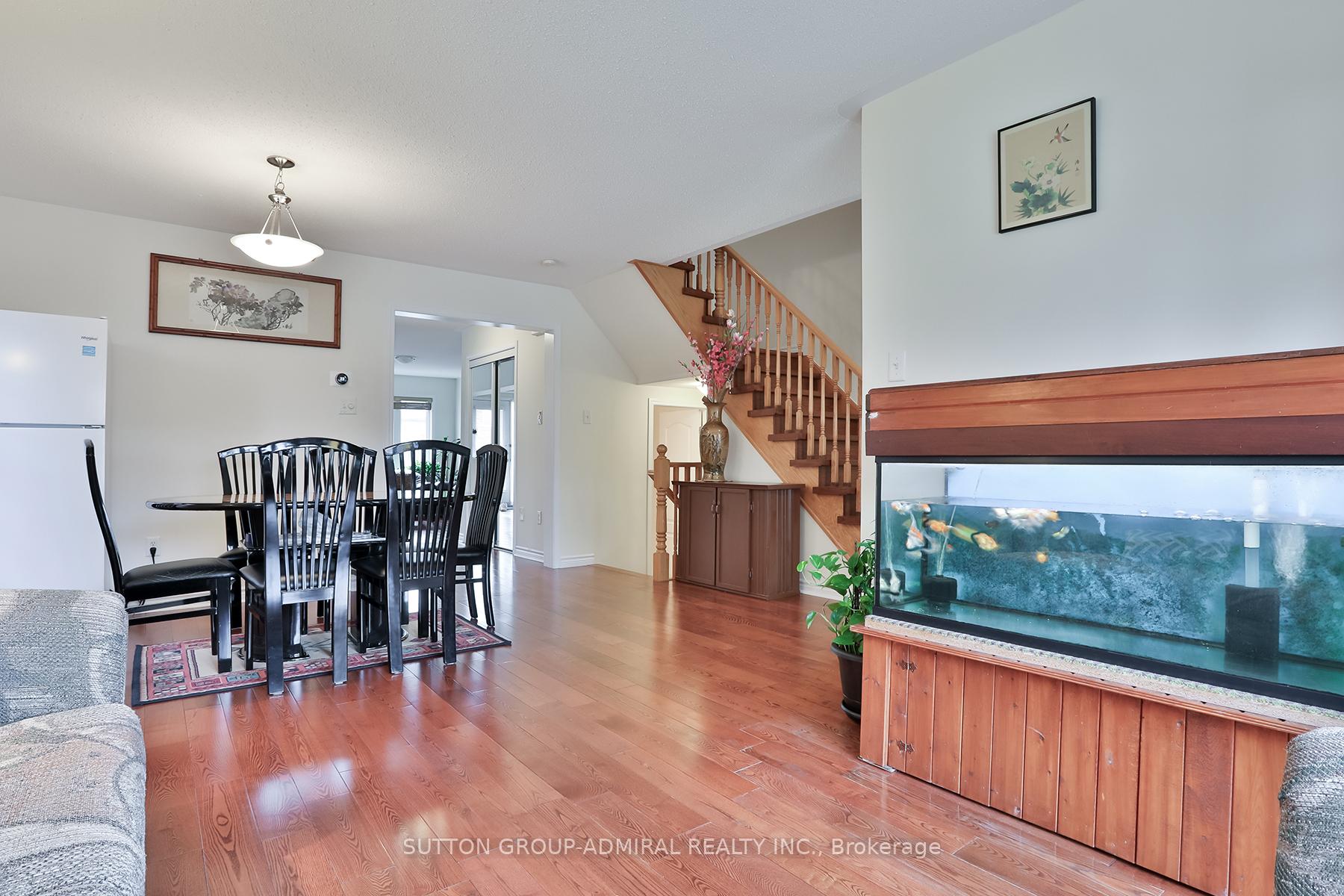 Photo 6 of 86 Gas Lamp Lane, Markham, Cornell — HOMEH