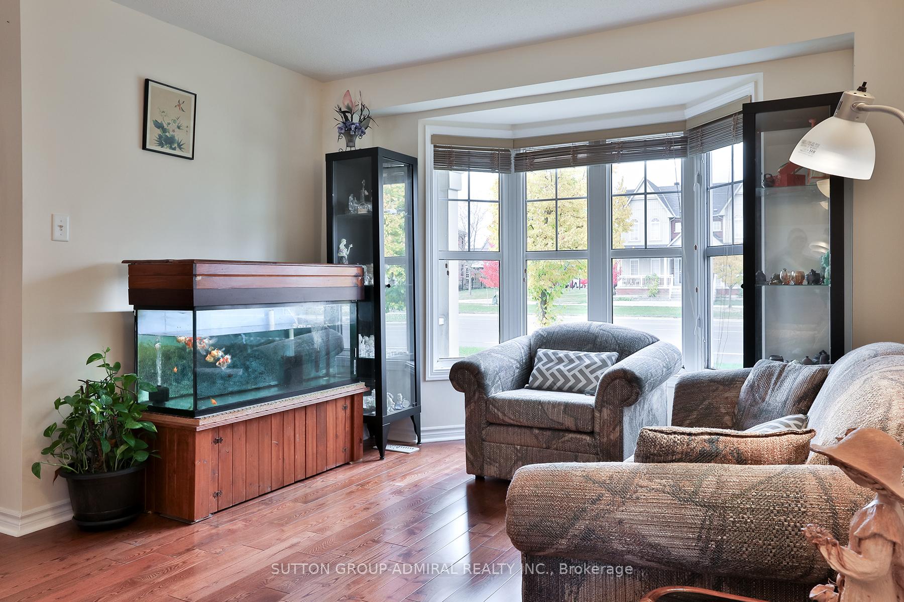 Photo 12 of 86 Gas Lamp Lane, Markham, Cornell — HOMEH