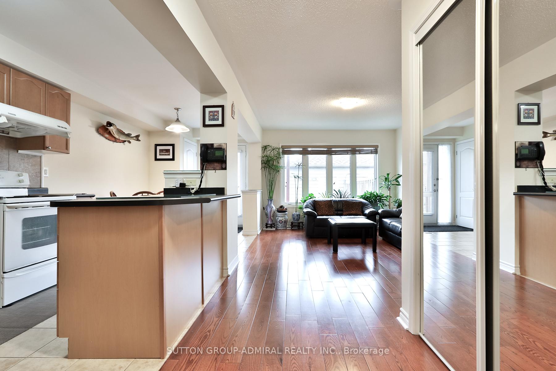 Photo 3 of 86 Gas Lamp Lane, Markham, Cornell — HOMEH