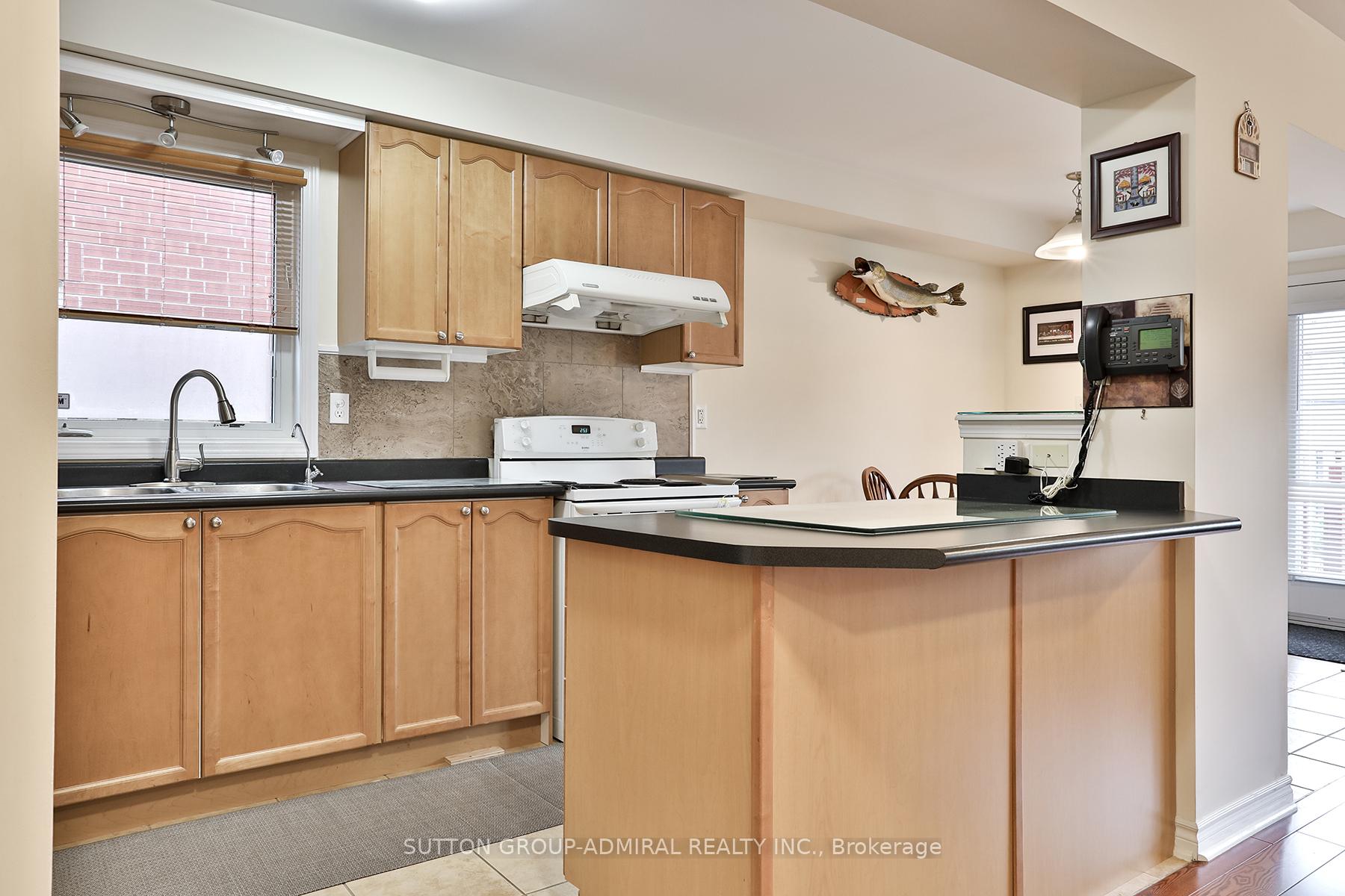 Photo 4 of 86 Gas Lamp Lane, Markham, Cornell — HOMEH