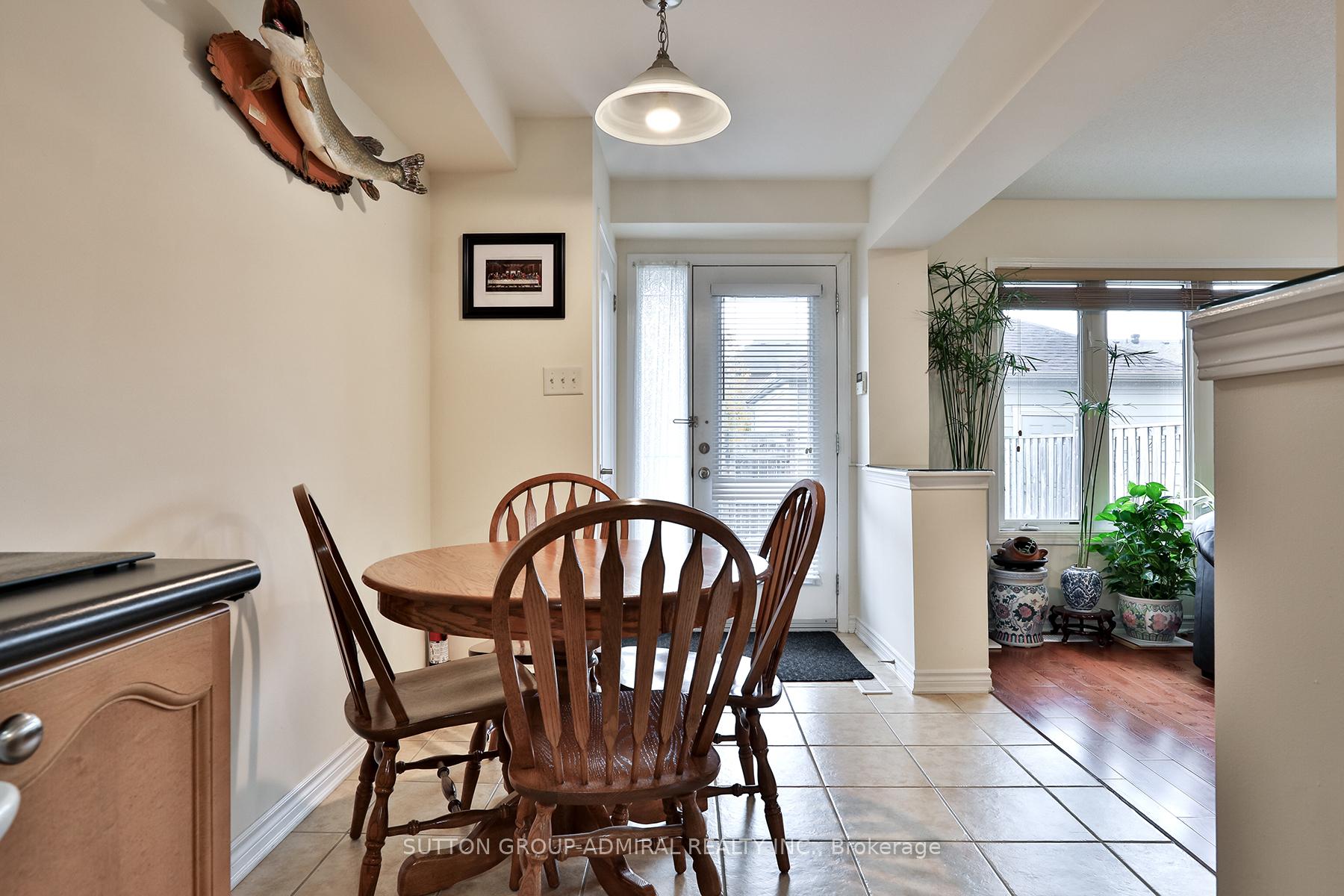 Photo 9 of 86 Gas Lamp Lane, Markham, Cornell — HOMEH