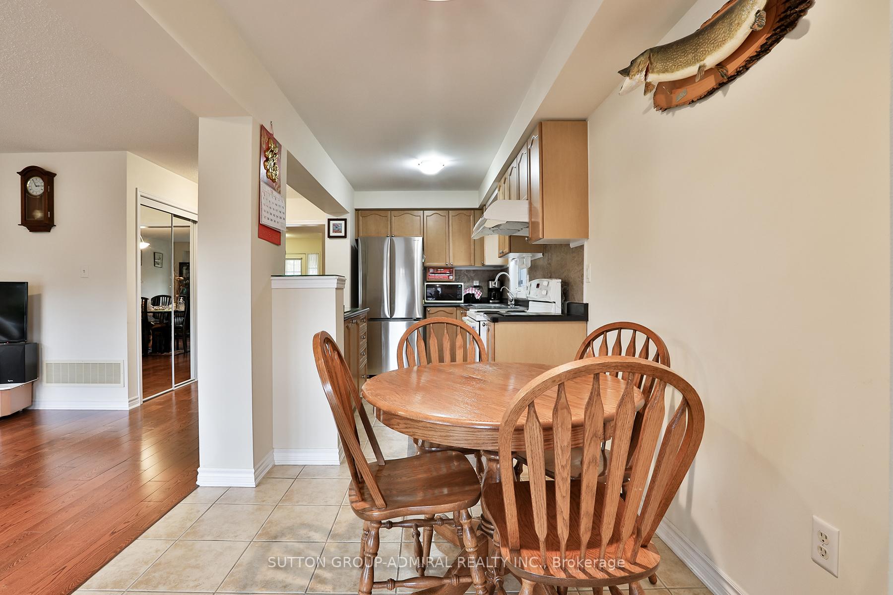 Photo 13 of 86 Gas Lamp Lane, Markham, Cornell — HOMEH