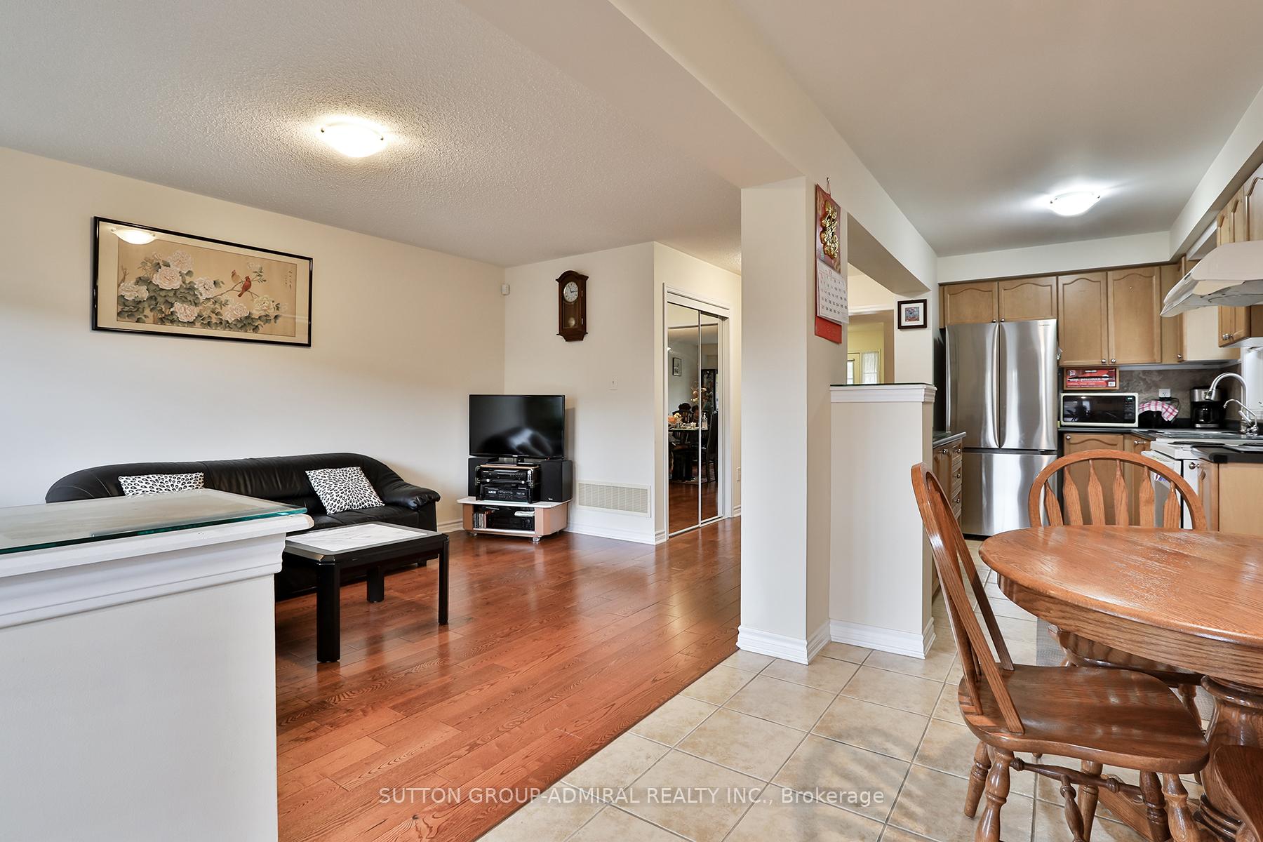 Photo 8 of 86 Gas Lamp Lane, Markham, Cornell — HOMEH
