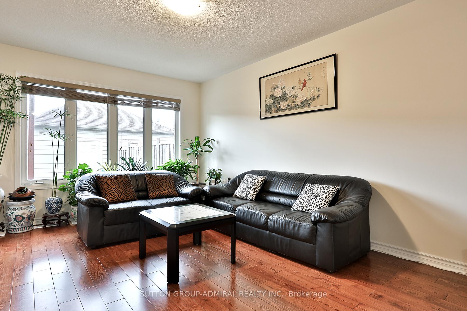 Photo 16 of 86 Gas Lamp Lane, Markham, Cornell — HOMEH