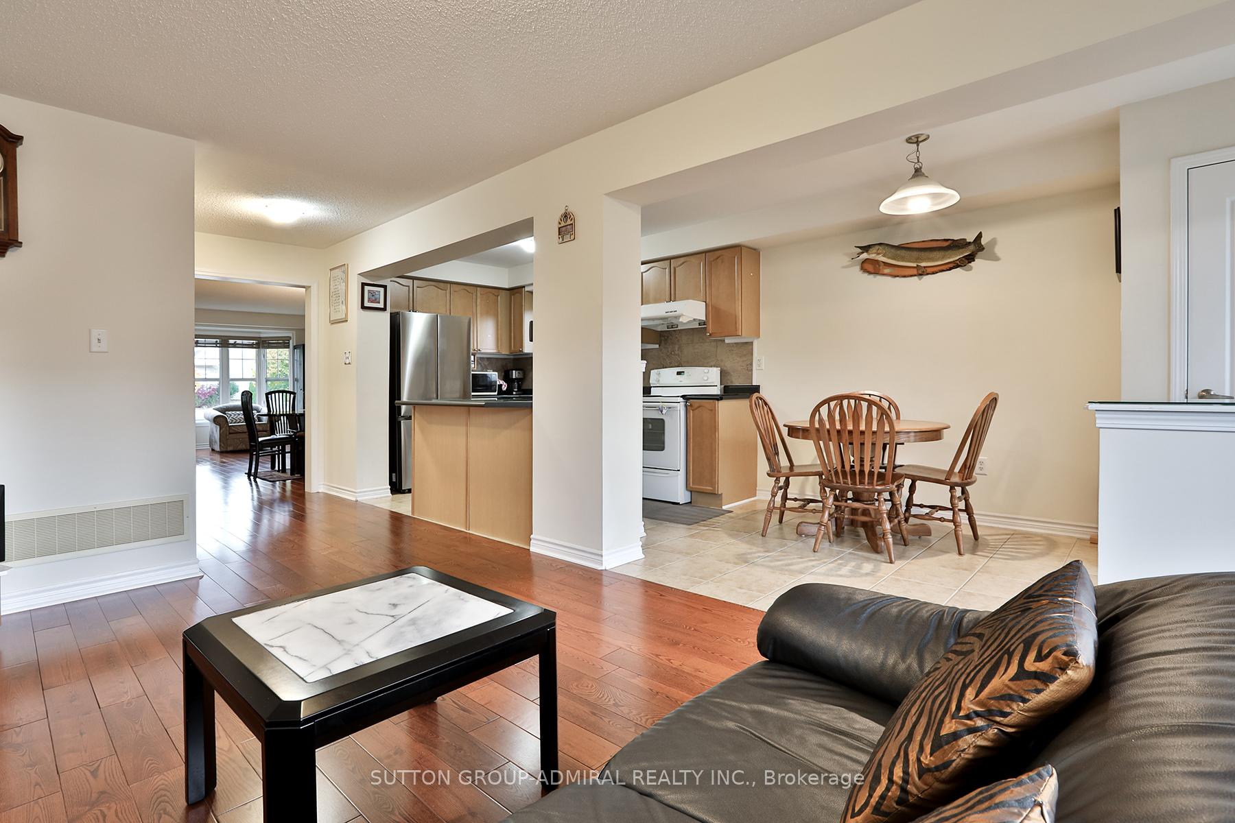 Photo 28 of 86 Gas Lamp Lane, Markham, Cornell — HOMEH