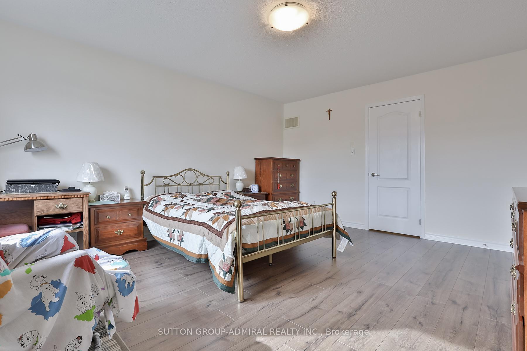 Photo 26 of 86 Gas Lamp Lane, Markham, Cornell — HOMEH