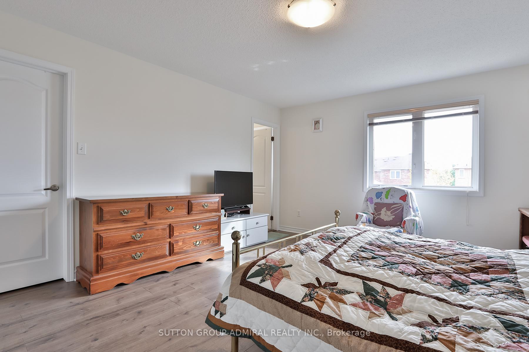 Photo 20 of 86 Gas Lamp Lane, Markham, Cornell — HOMEH