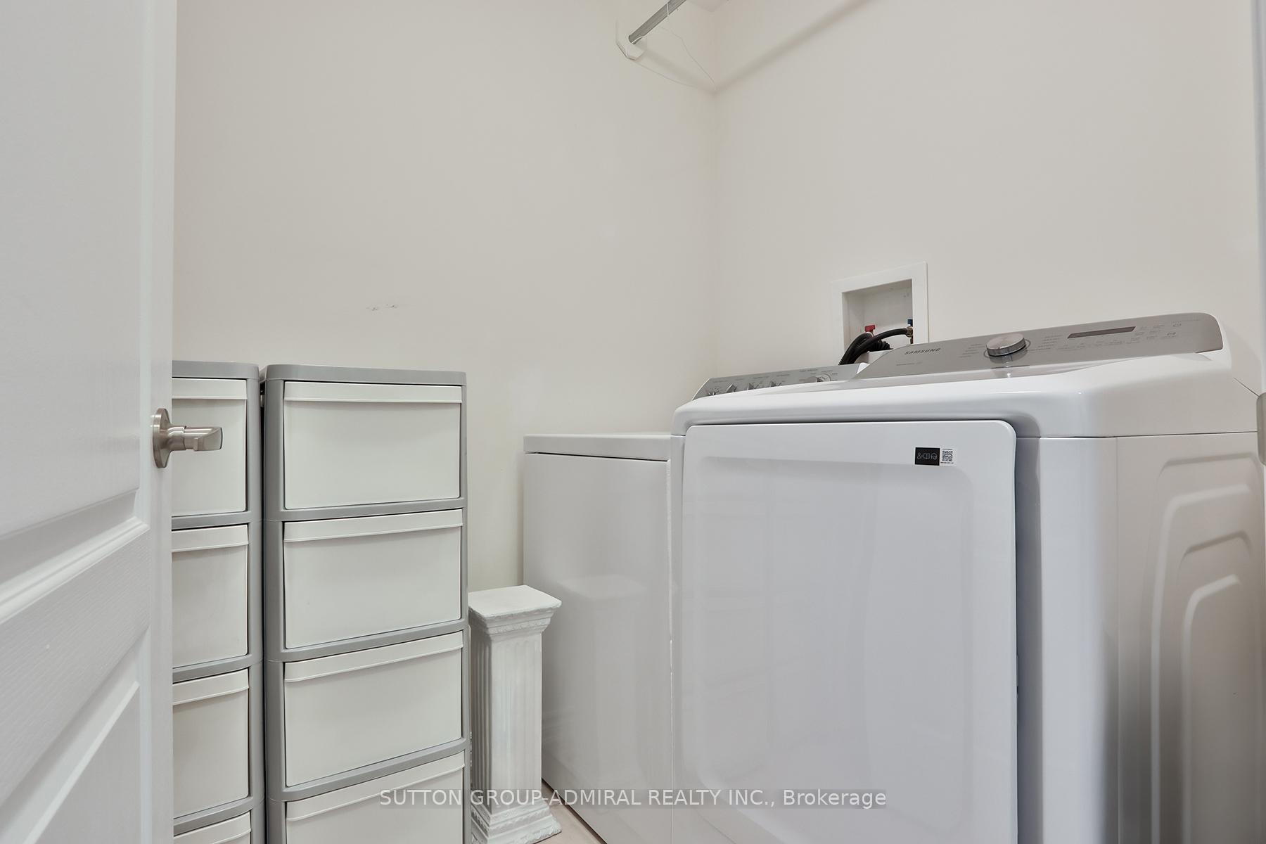 Photo 33 of 86 Gas Lamp Lane, Markham, Cornell — HOMEH