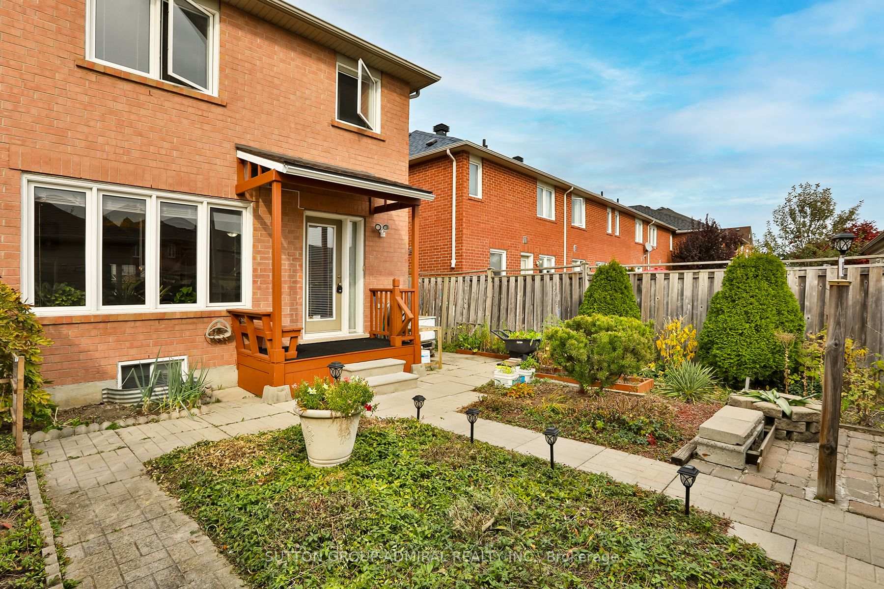 Photo 34 of 86 Gas Lamp Lane, Markham, Cornell — HOMEH