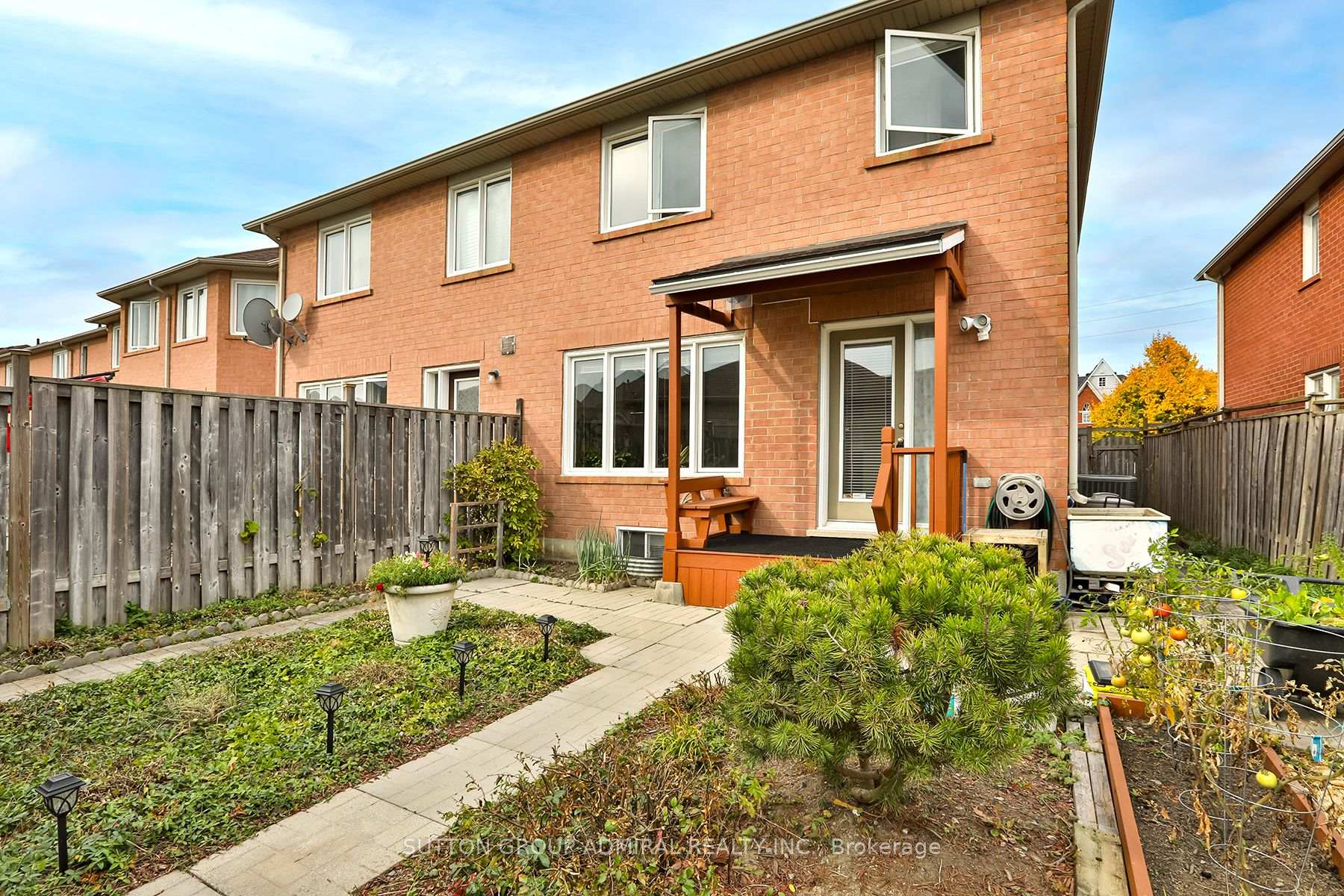Photo 32 of 86 Gas Lamp Lane, Markham, Cornell — HOMEH
