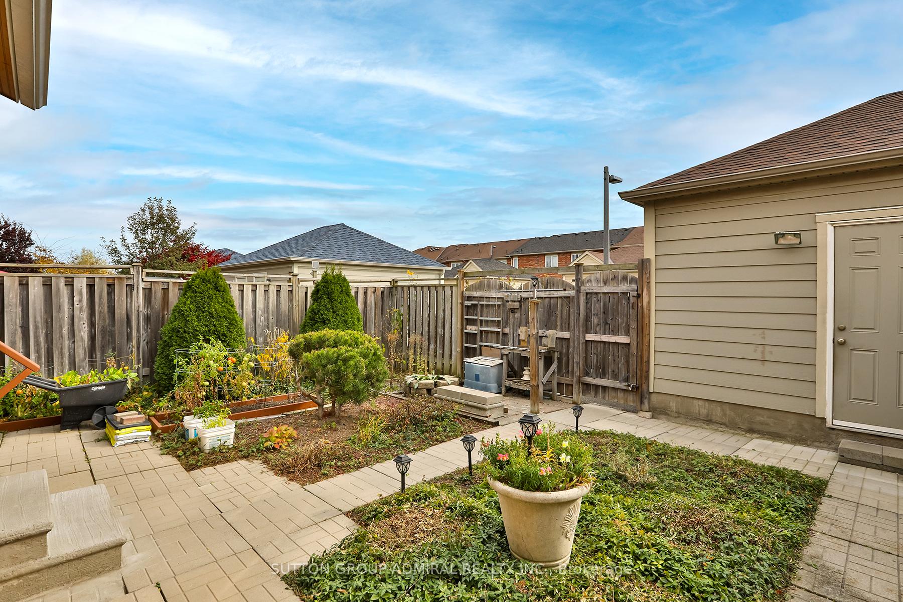 Photo 35 of 86 Gas Lamp Lane, Markham, Cornell — HOMEH
