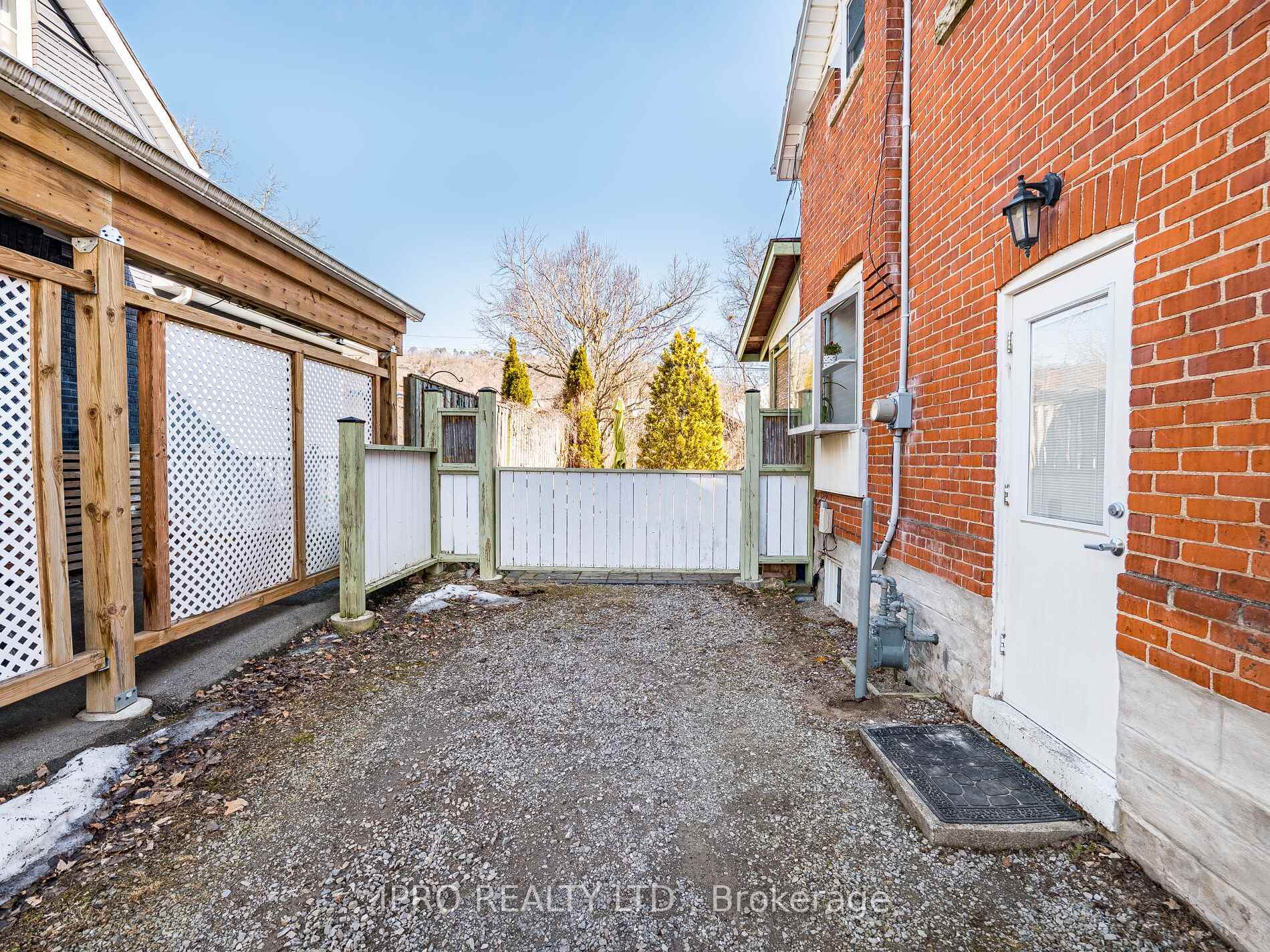 Photo 3 of 273 MacNab Street E, Hamilton, Dundas — HOMEH