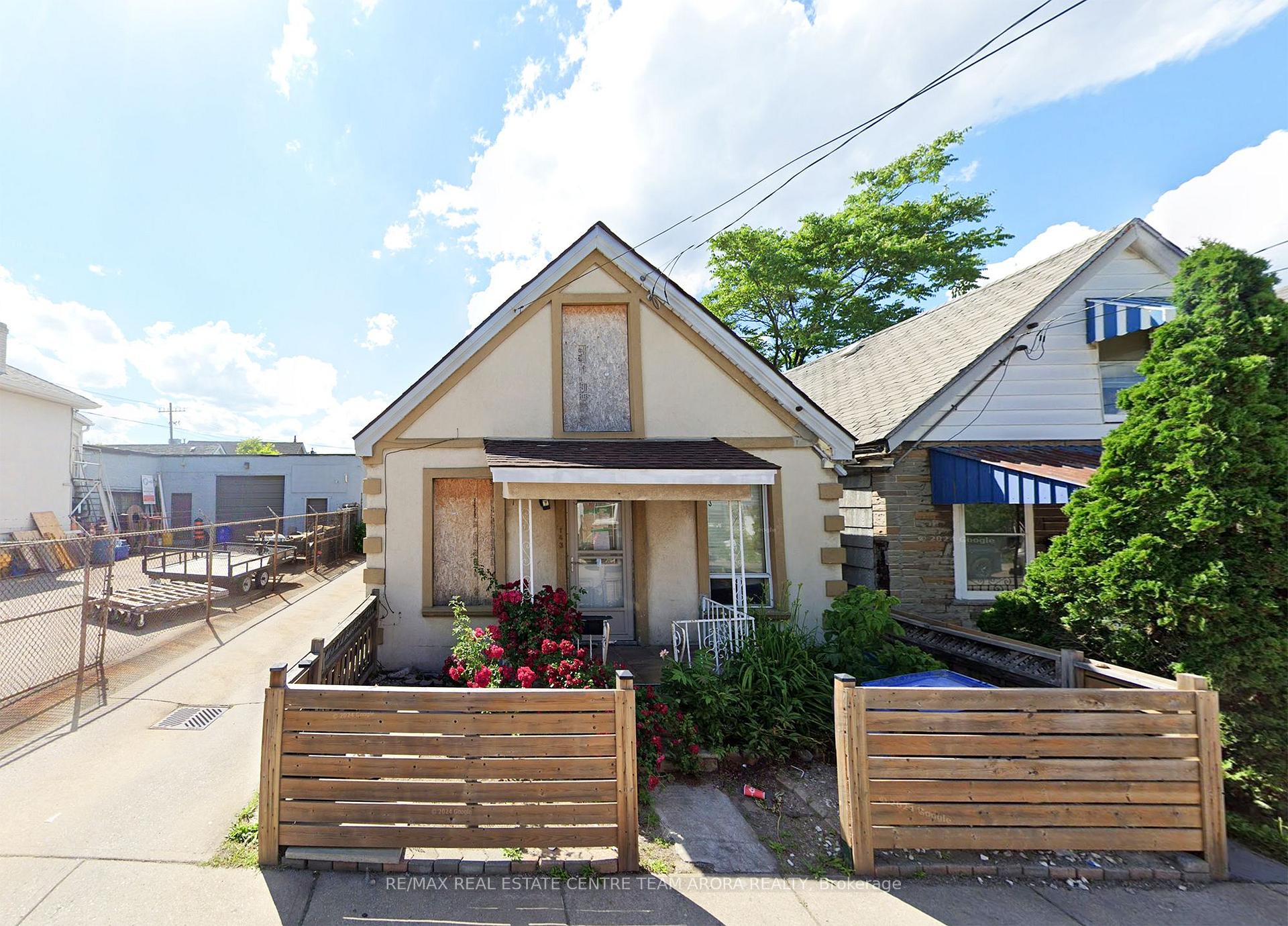 Front of 143 Glendale Avenue N