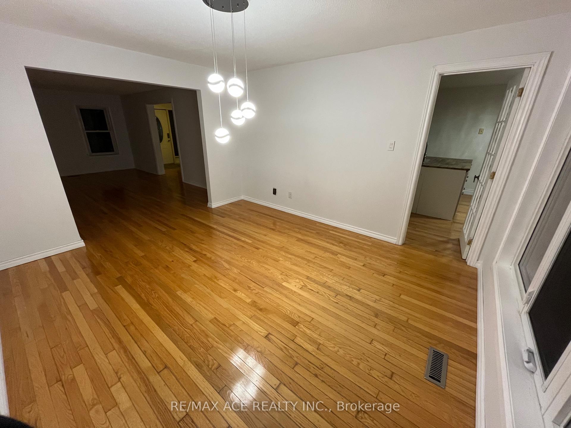 Photo 2 of 616 Bayfield Street, Pickering, Amberlea — HOMEH