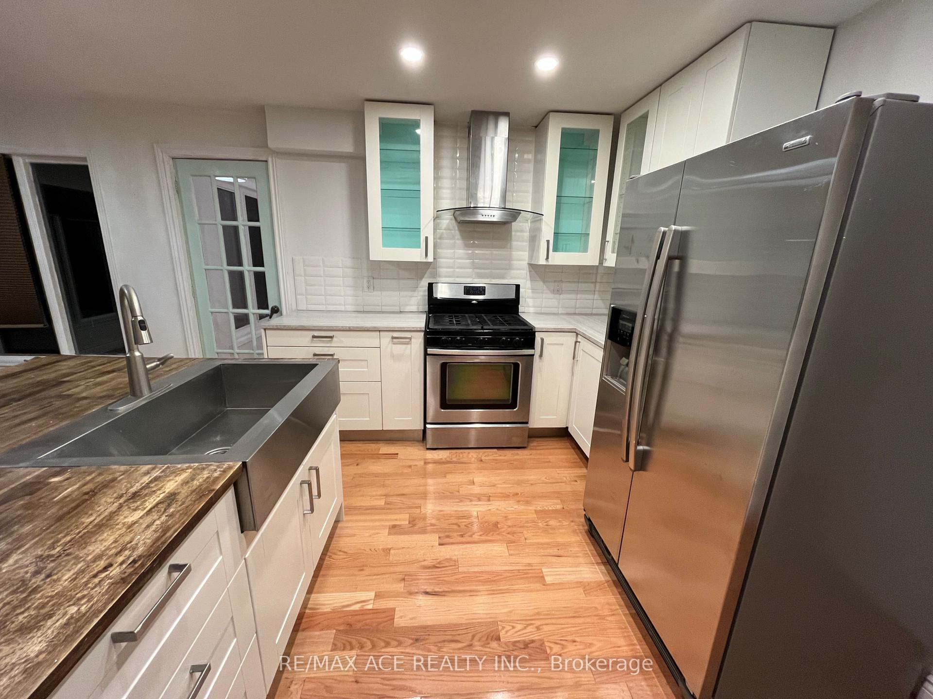 Photo 3 of 616 Bayfield Street, Pickering, Amberlea — HOMEH