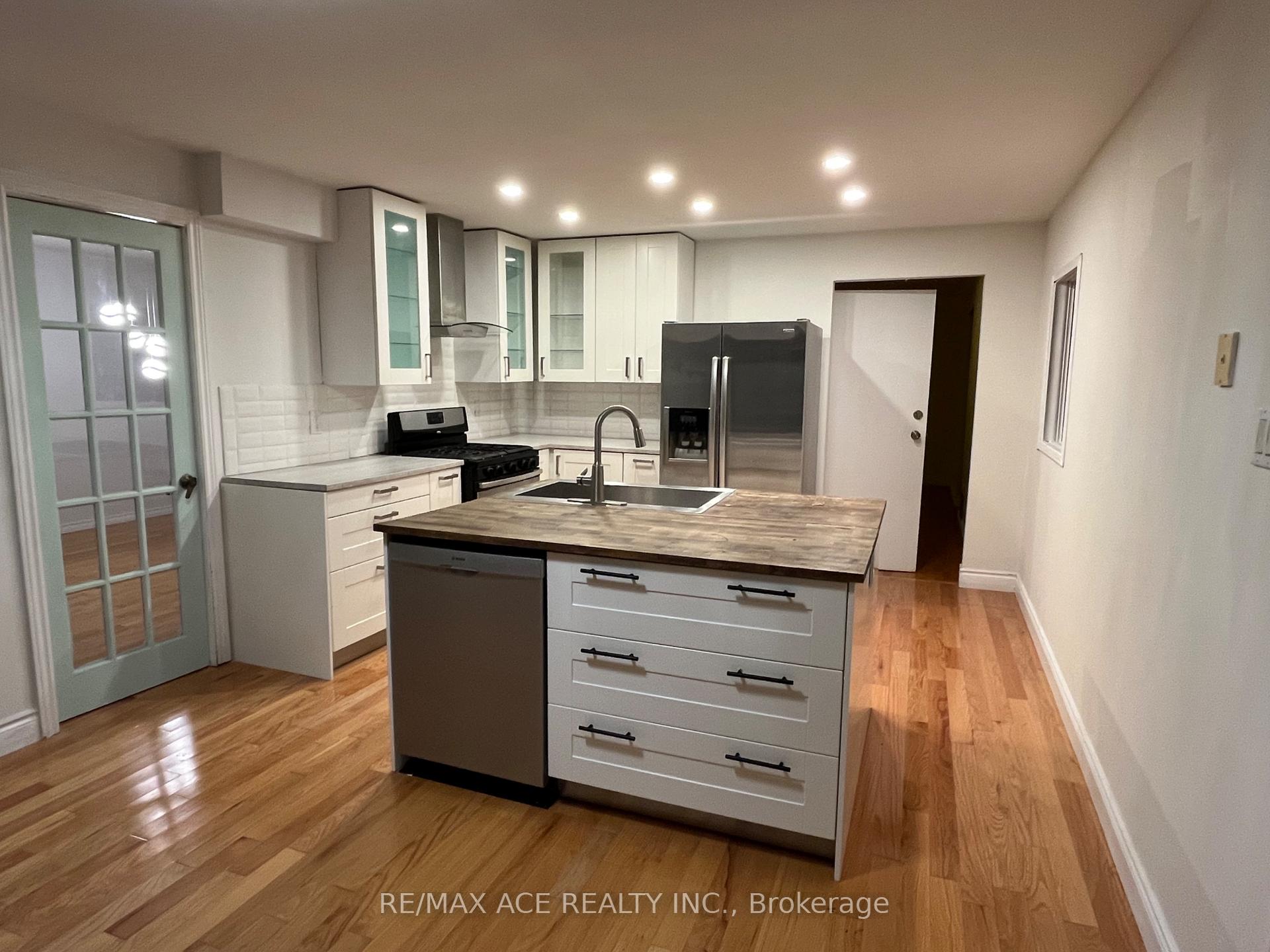 Photo 7 of 616 Bayfield Street, Pickering, Amberlea — HOMEH