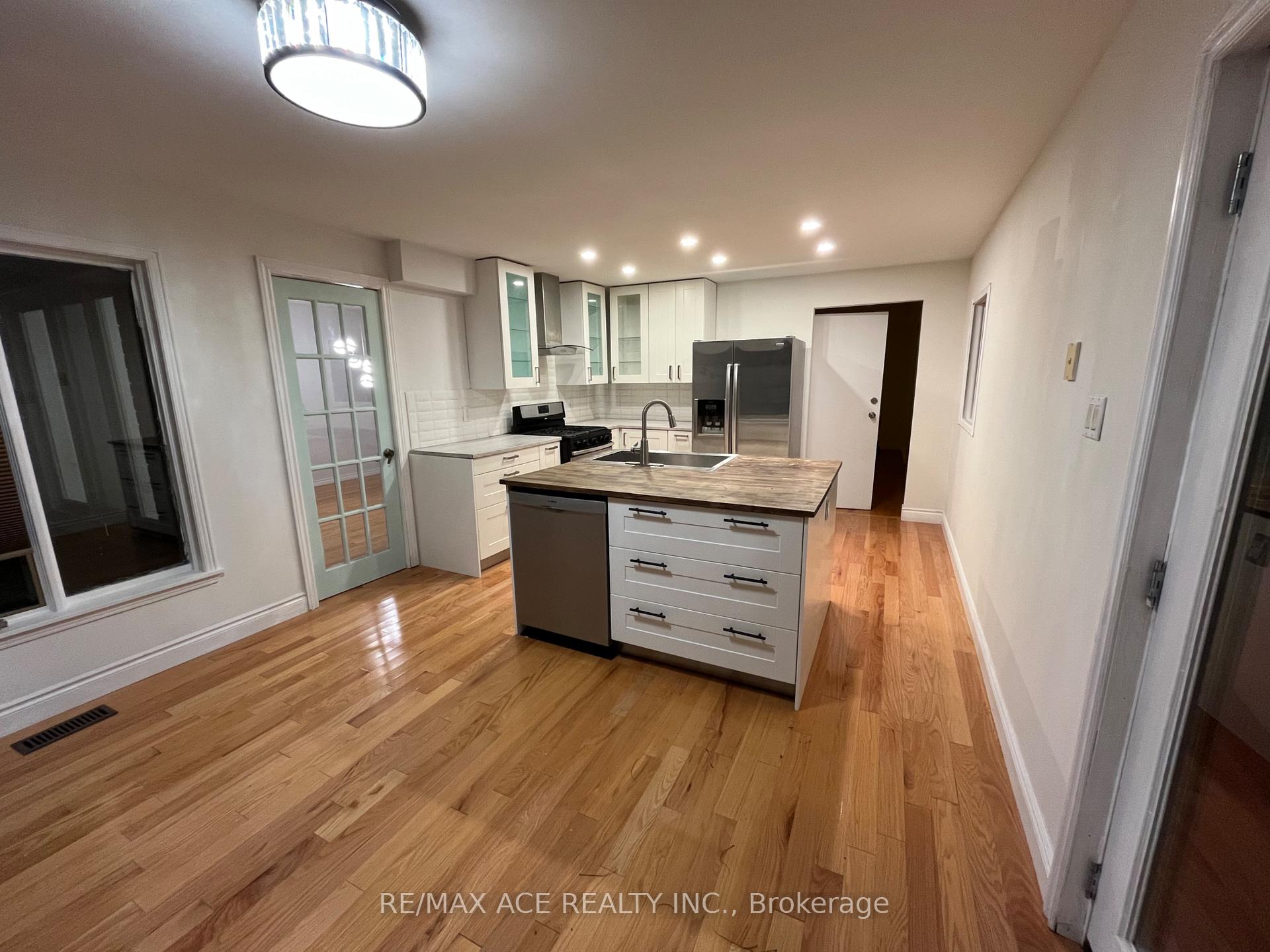 Photo 5 of 616 Bayfield Street, Pickering, Amberlea — HOMEH