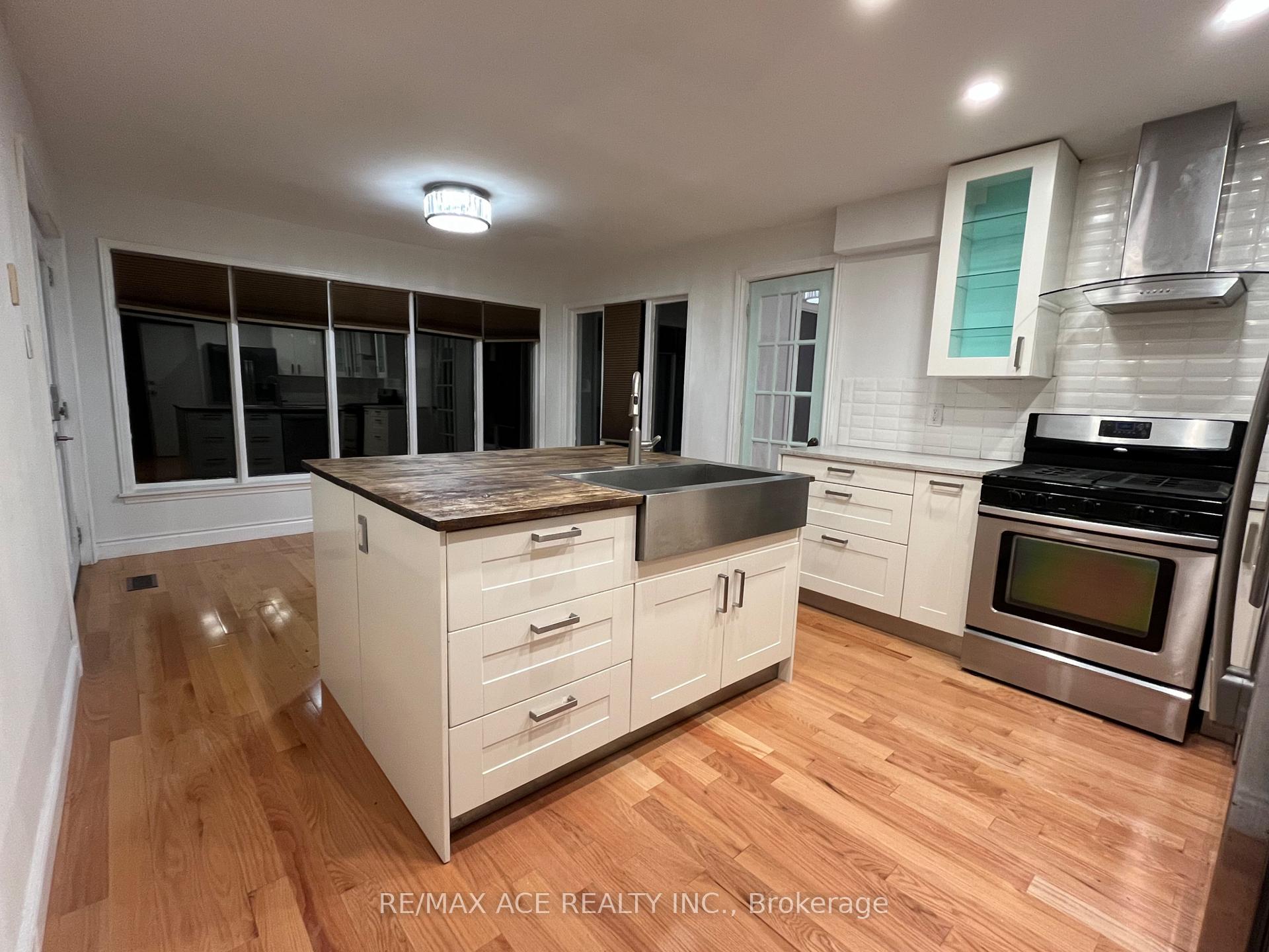 Photo 4 of 616 Bayfield Street, Pickering, Amberlea — HOMEH