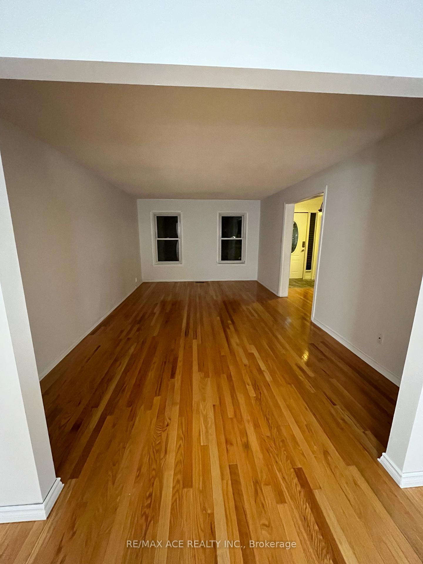 Photo 6 of 616 Bayfield Street, Pickering, Amberlea — HOMEH
