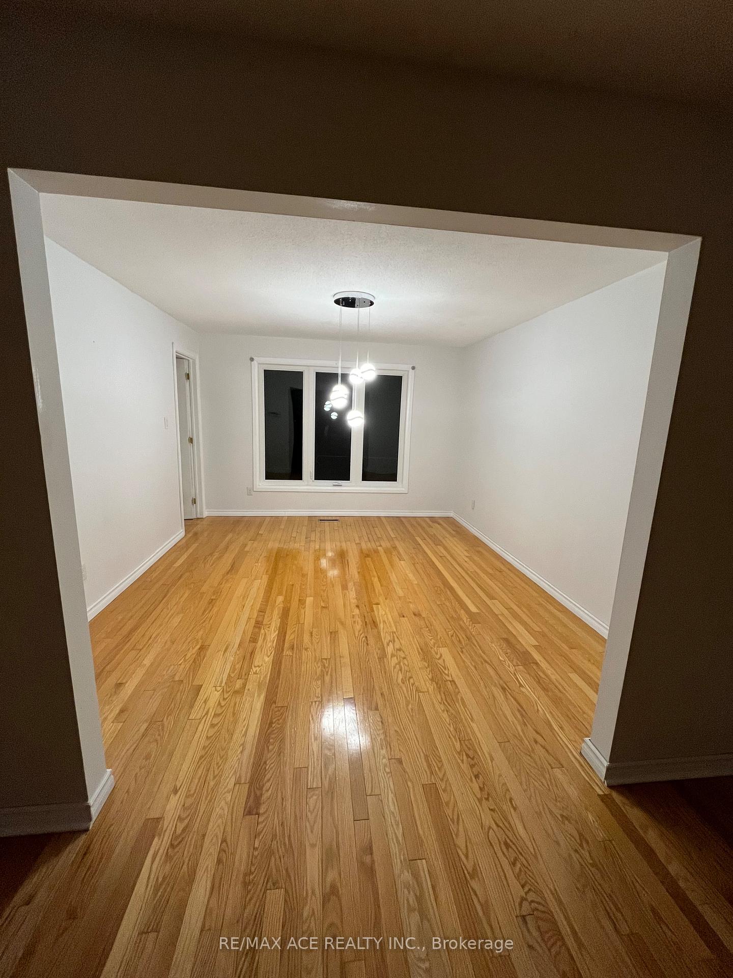 Photo 9 of 616 Bayfield Street, Pickering, Amberlea — HOMEH