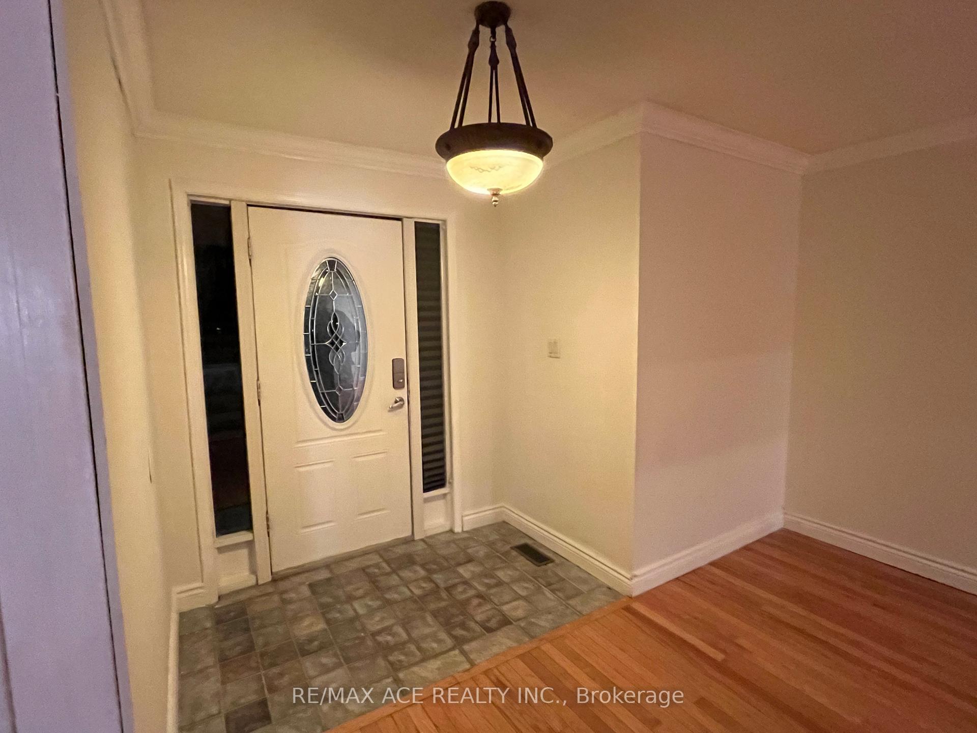 Photo 11 of 616 Bayfield Street, Pickering, Amberlea — HOMEH
