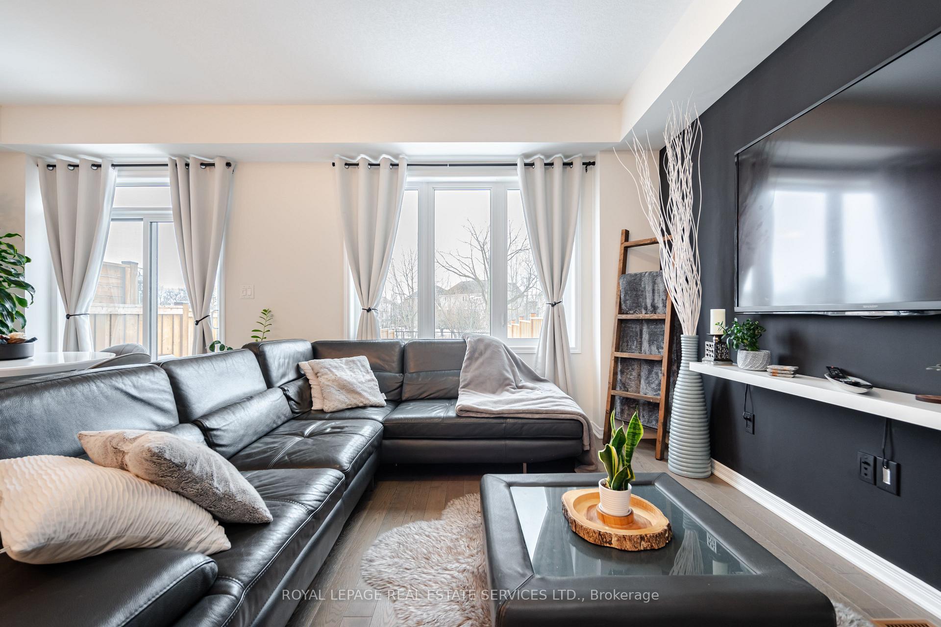 Photo 9 of 29 Bradley Avenue, Hamilton, Binbrook — HOMEH