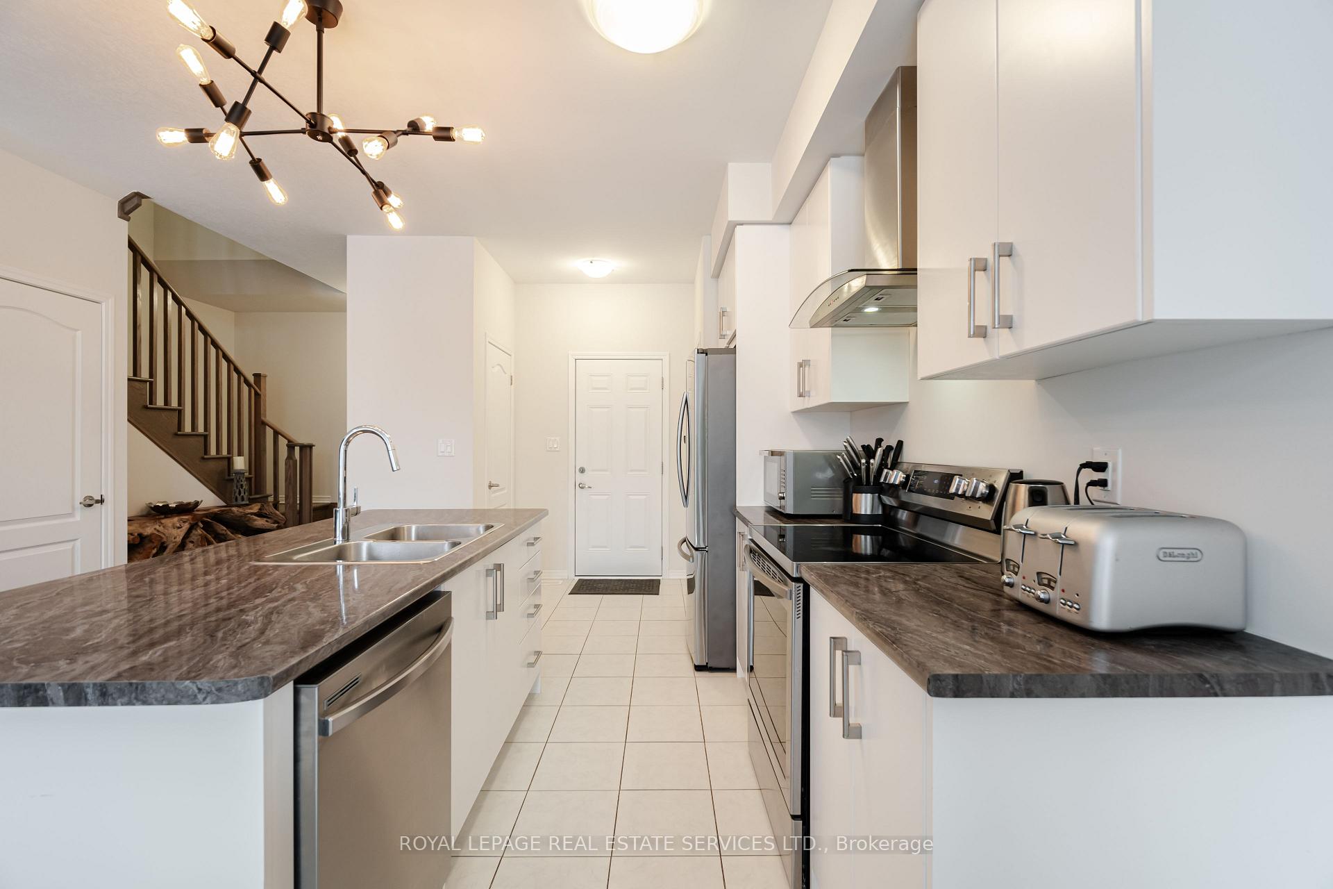 Photo 7 of 29 Bradley Avenue, Hamilton, Binbrook — HOMEH