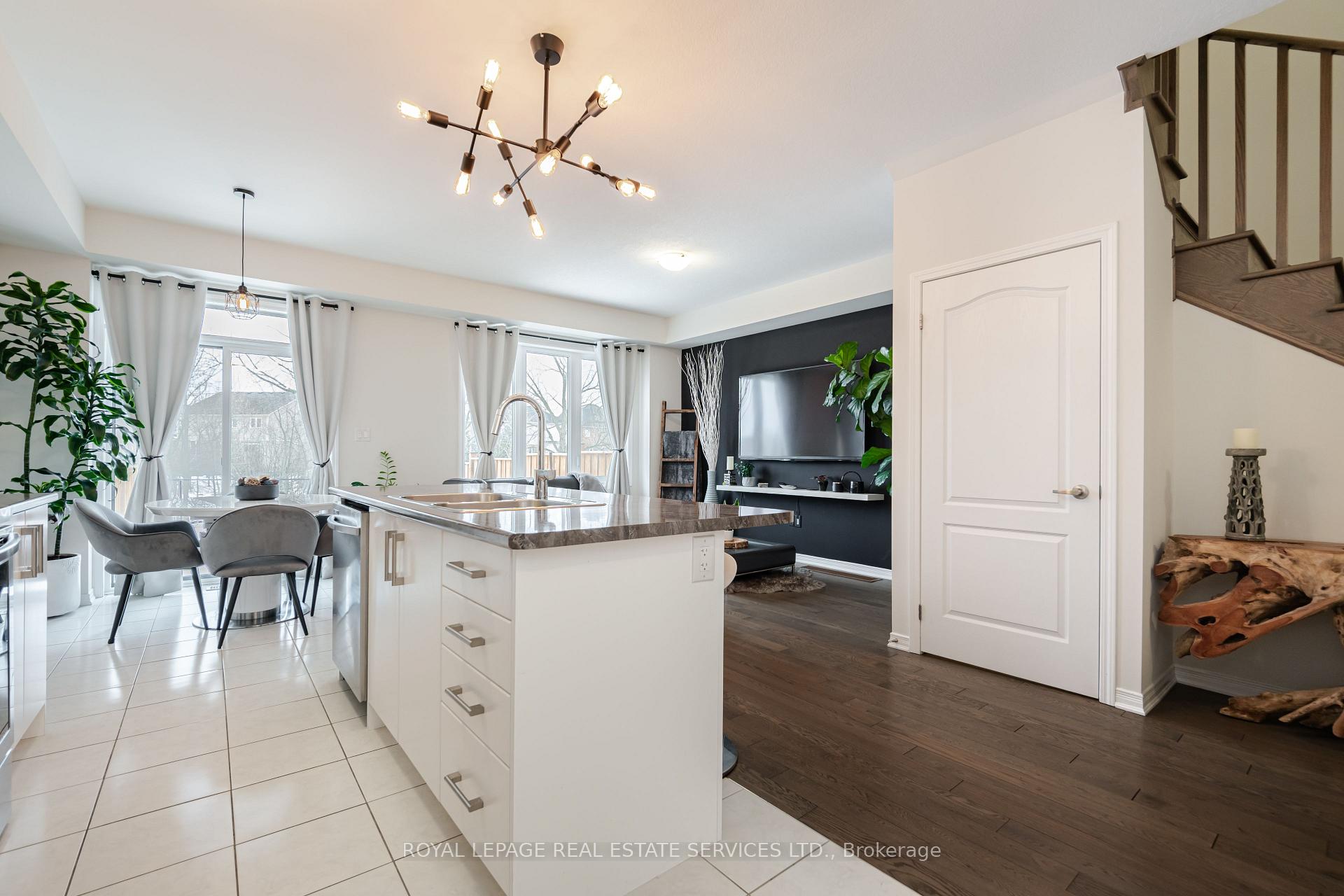 Photo 5 of 29 Bradley Avenue, Hamilton, Binbrook — HOMEH