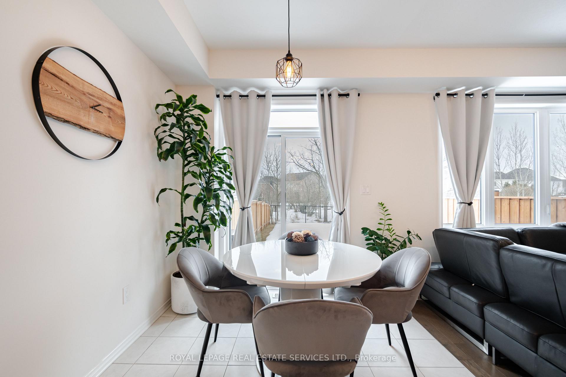 Photo 10 of 29 Bradley Avenue, Hamilton, Binbrook — HOMEH