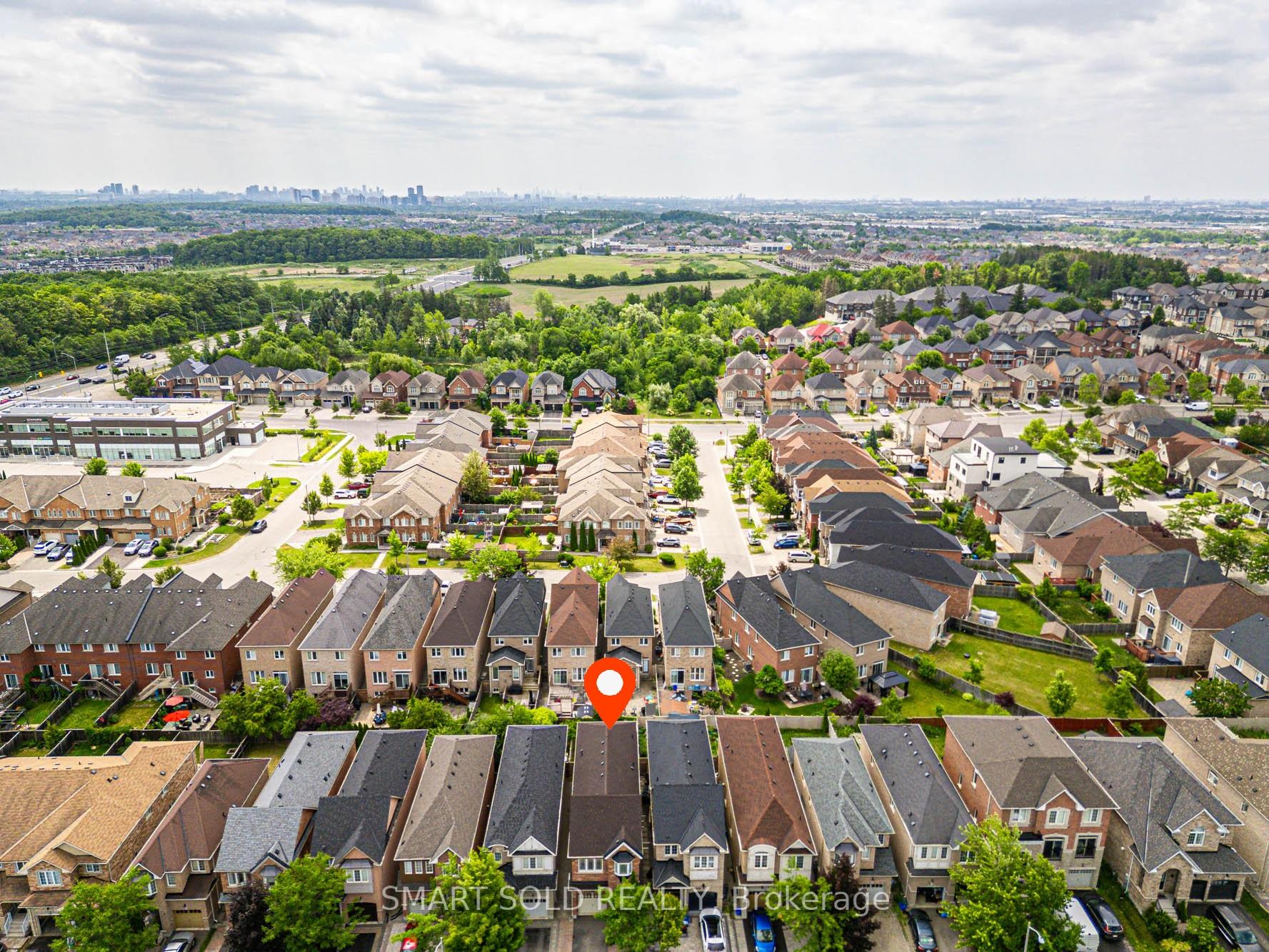 Photo 2 of 170 Carrier Crescent, Vaughan, Patterson — HOMEH